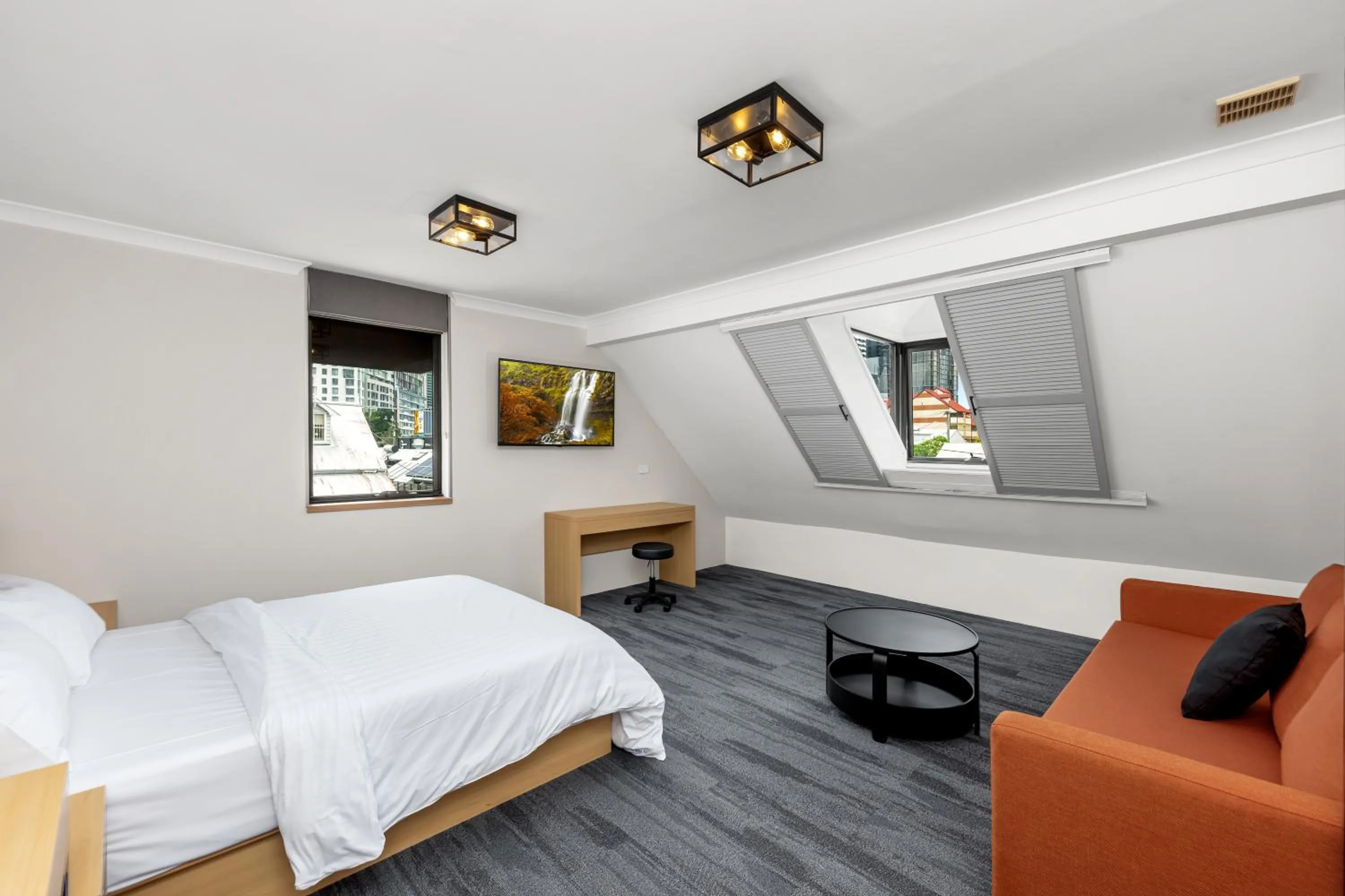 Bedroom, Bed in Spring Hill Inn