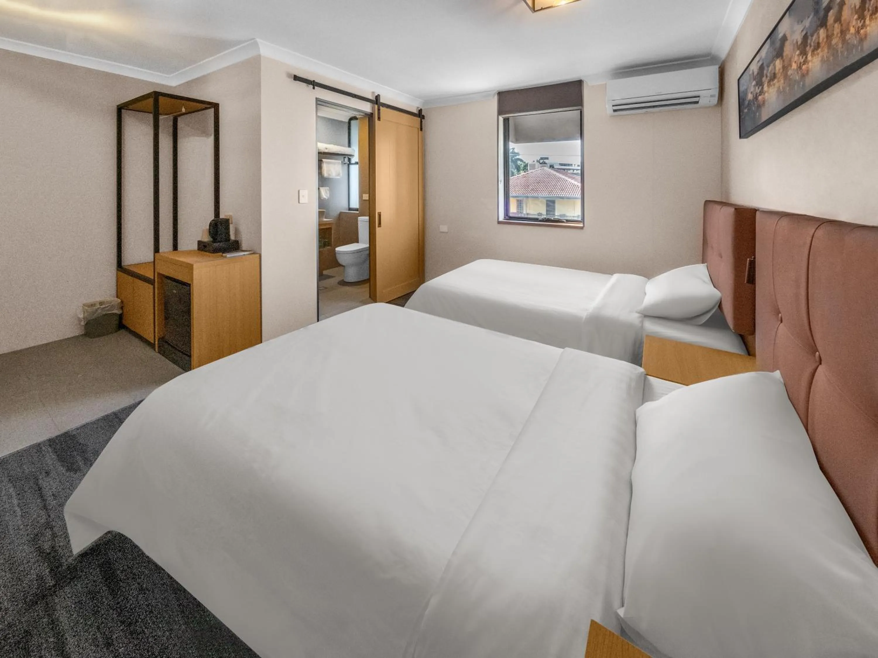 Bedroom, Bed in Spring Hill Inn