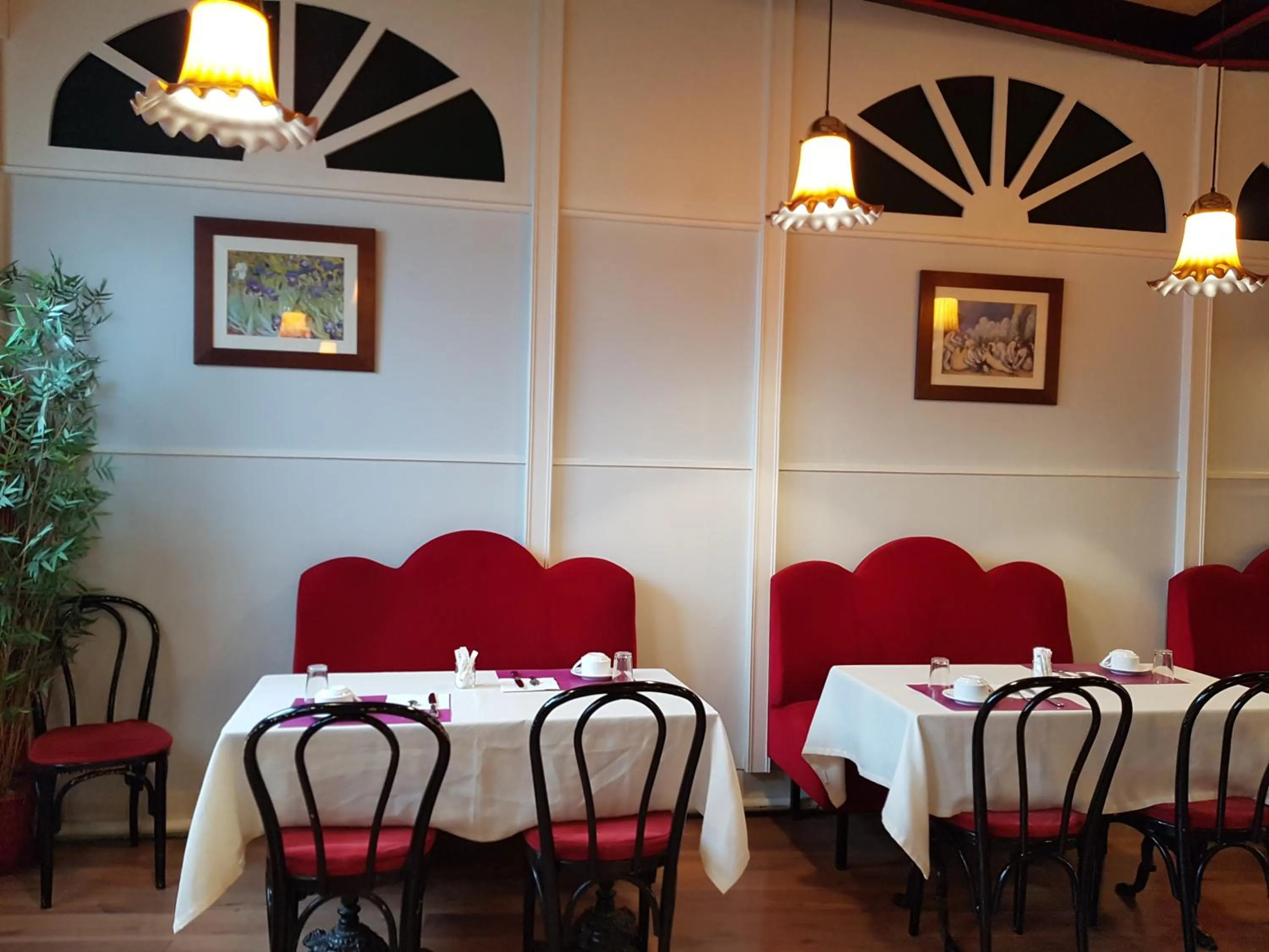 Restaurant/places to eat in Hotel Bar Restaurant Saint Paul