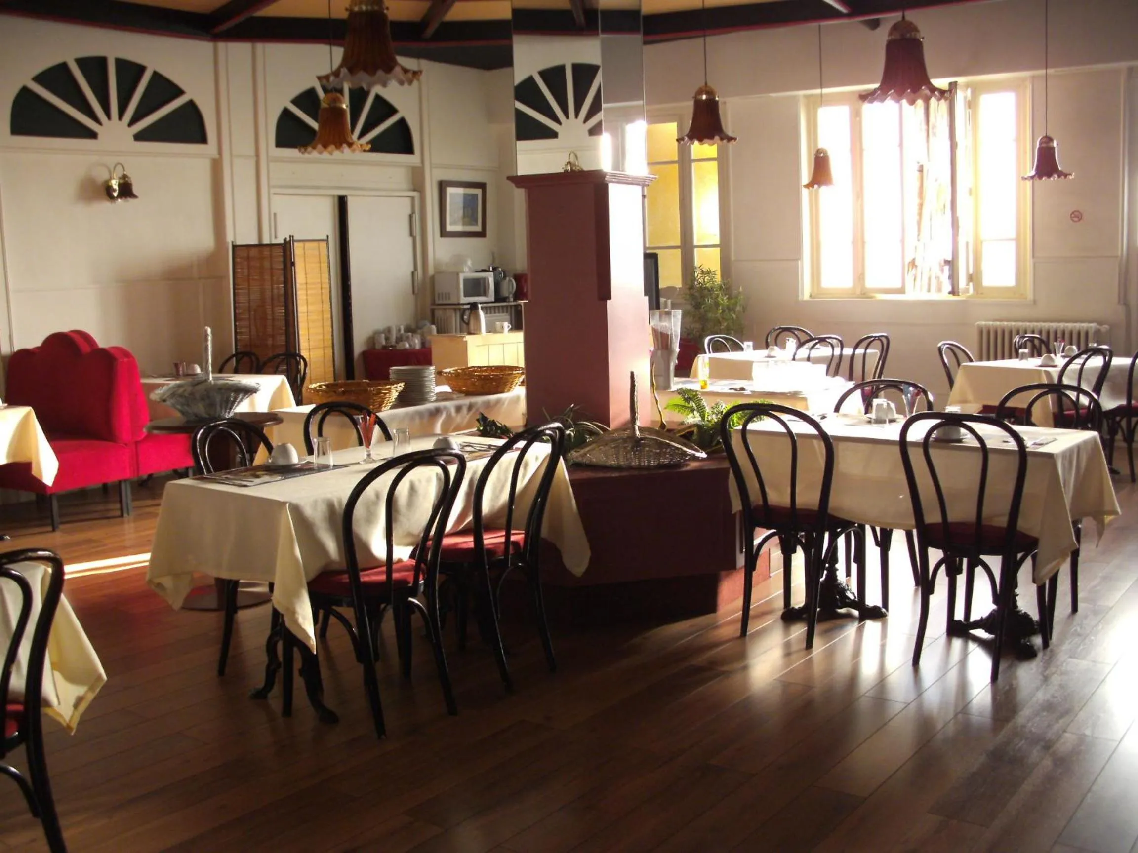 Restaurant/places to eat in Hotel Bar Restaurant Saint Paul