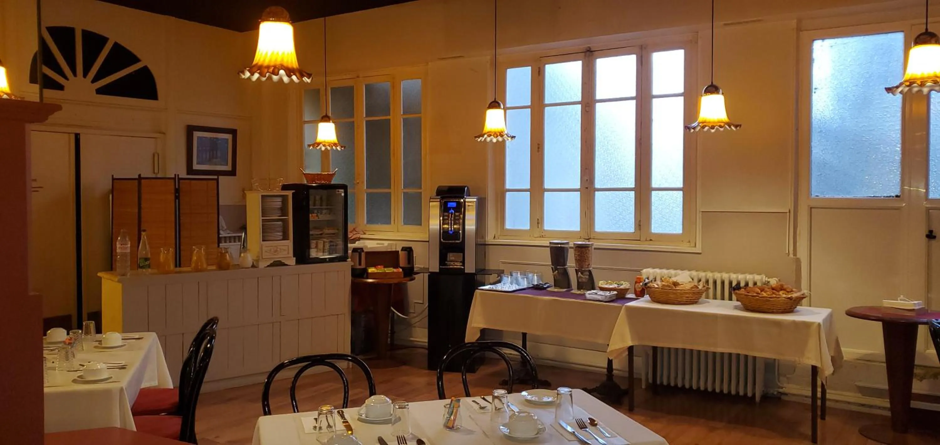 Breakfast in Hotel Bar Restaurant Saint Paul