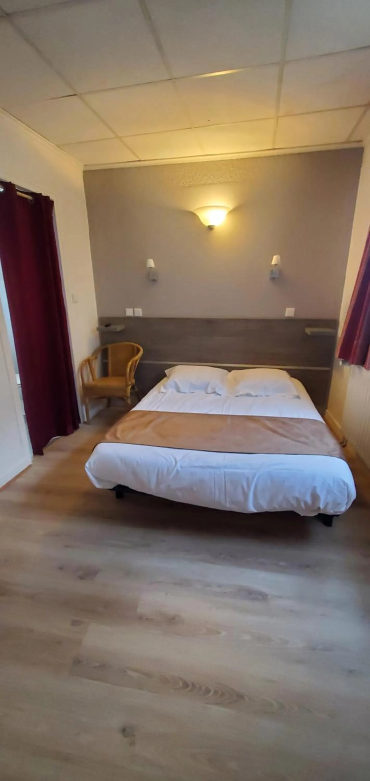 Bed in Hotel Bar Restaurant Saint Paul