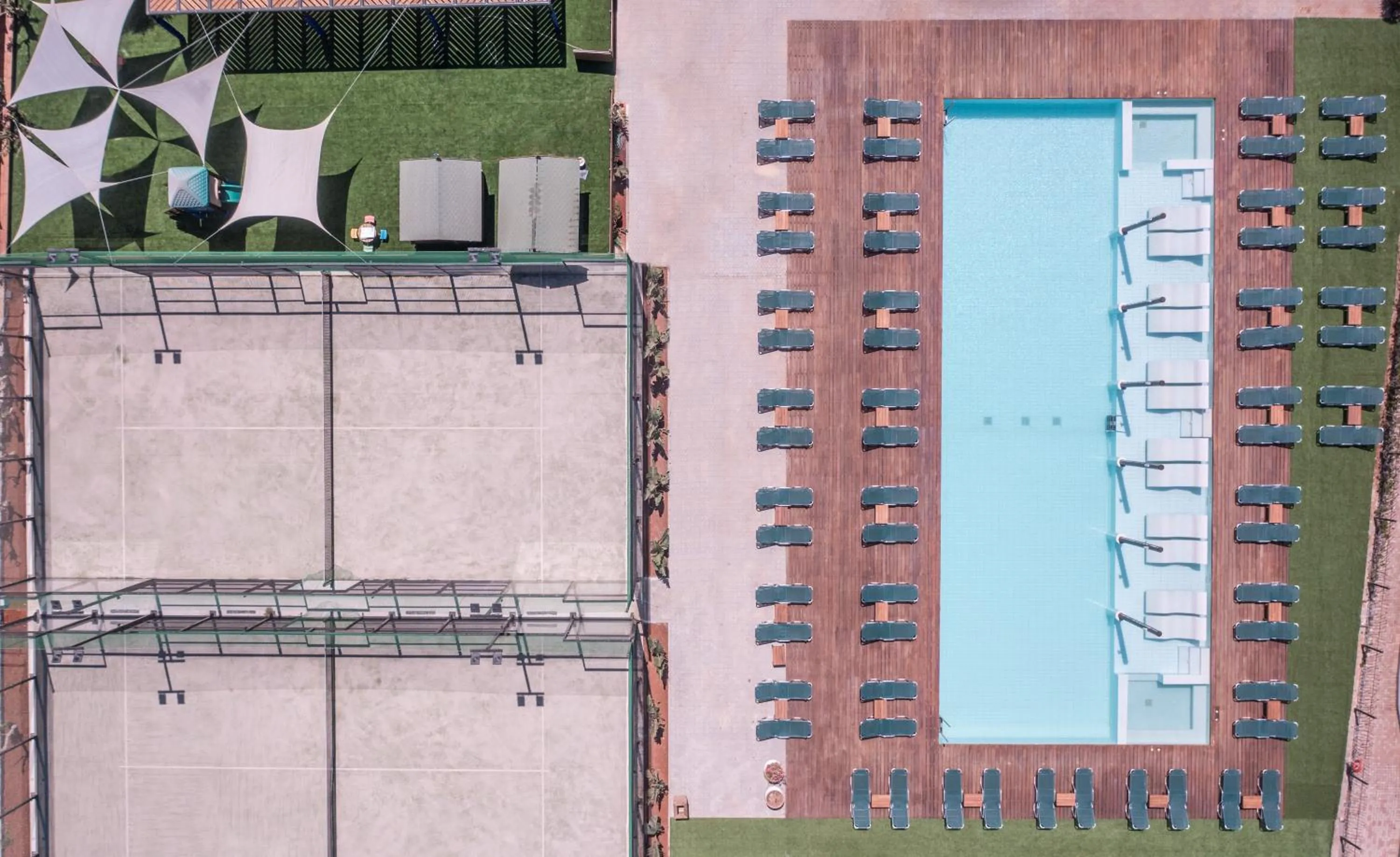 Tennis court in Arminda Hotel & Spa