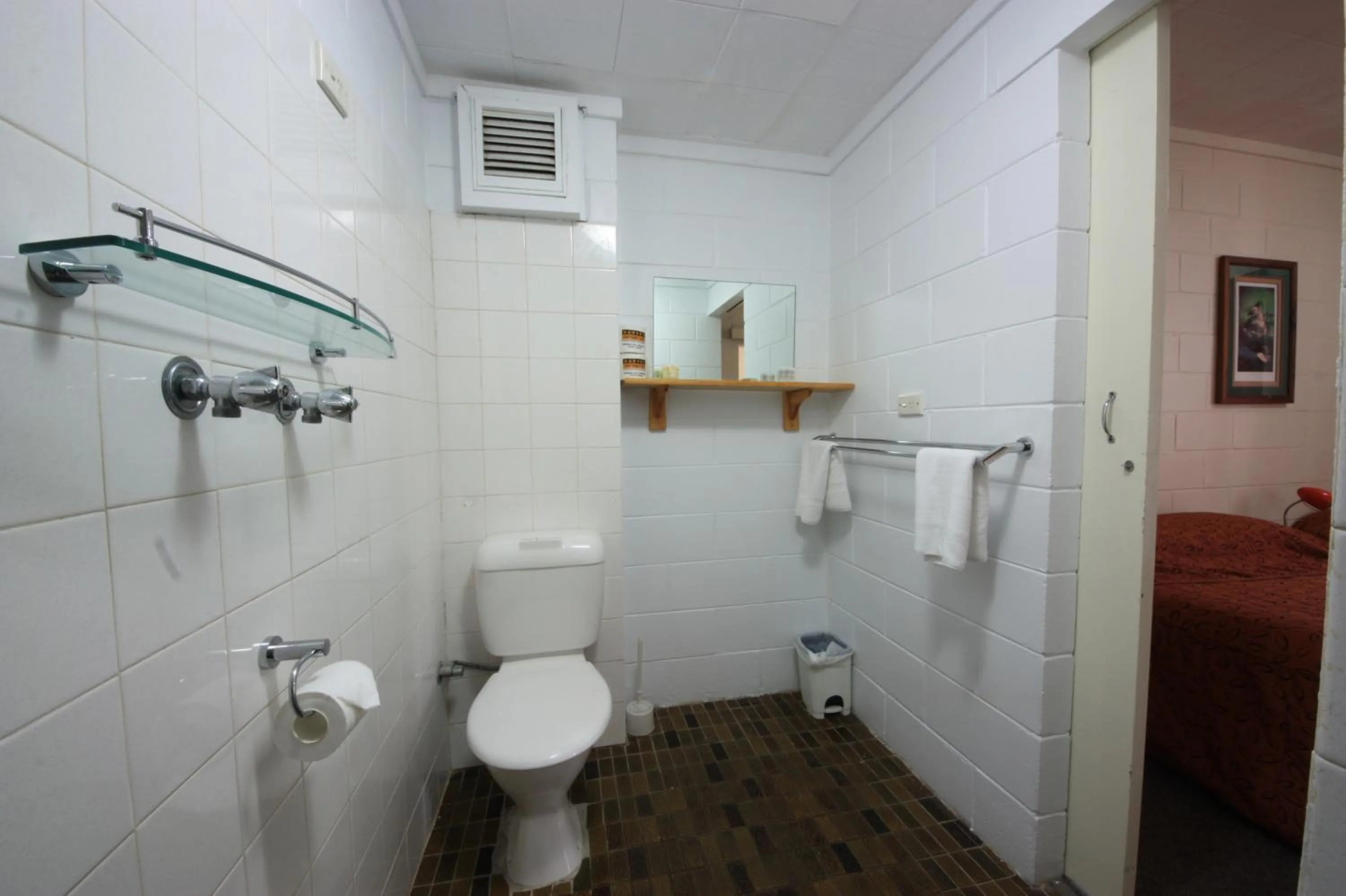 Bathroom in Coconut Grove Holiday Apartments