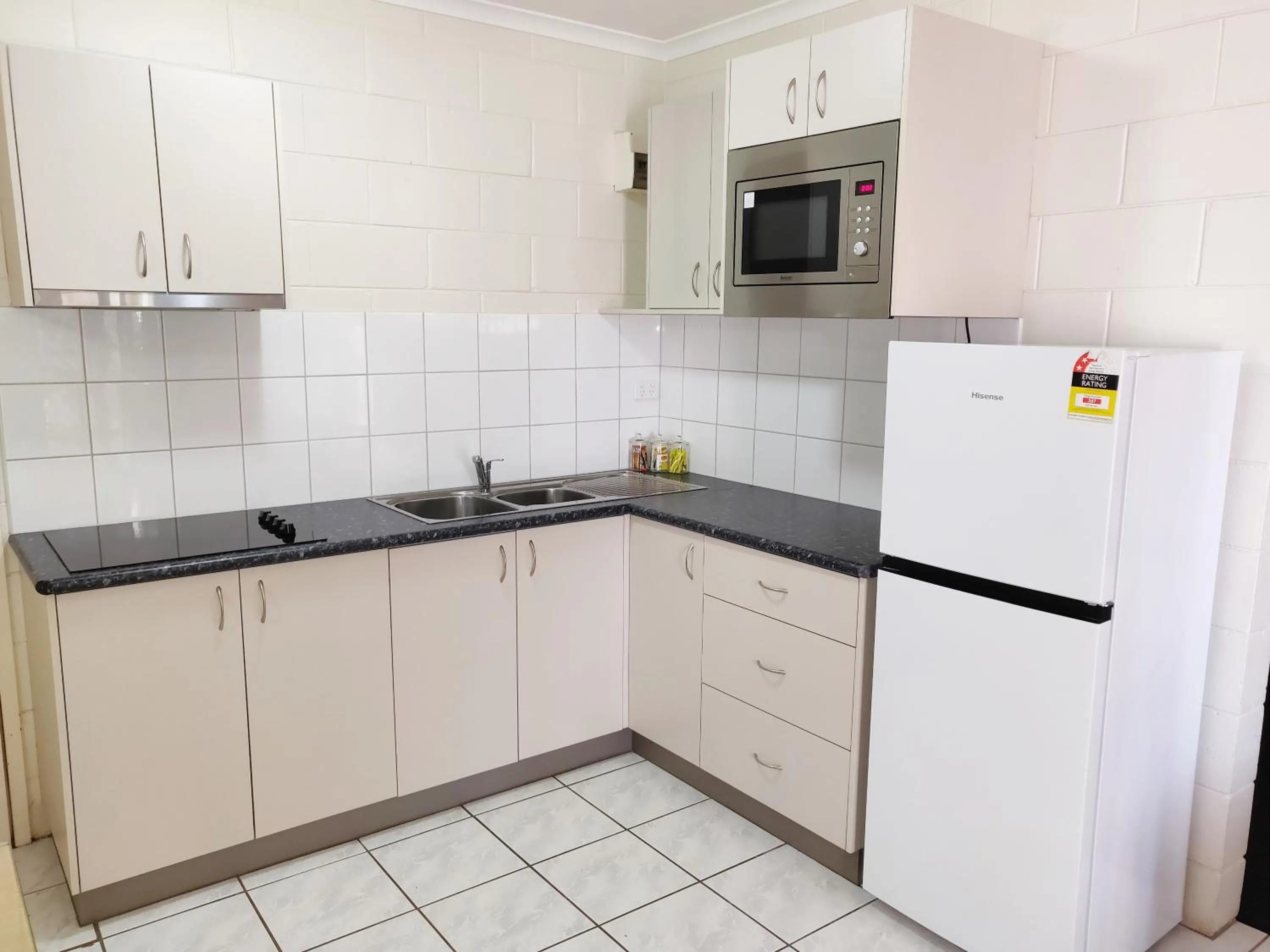 Kitchen or kitchenette in Coconut Grove Holiday Apartments