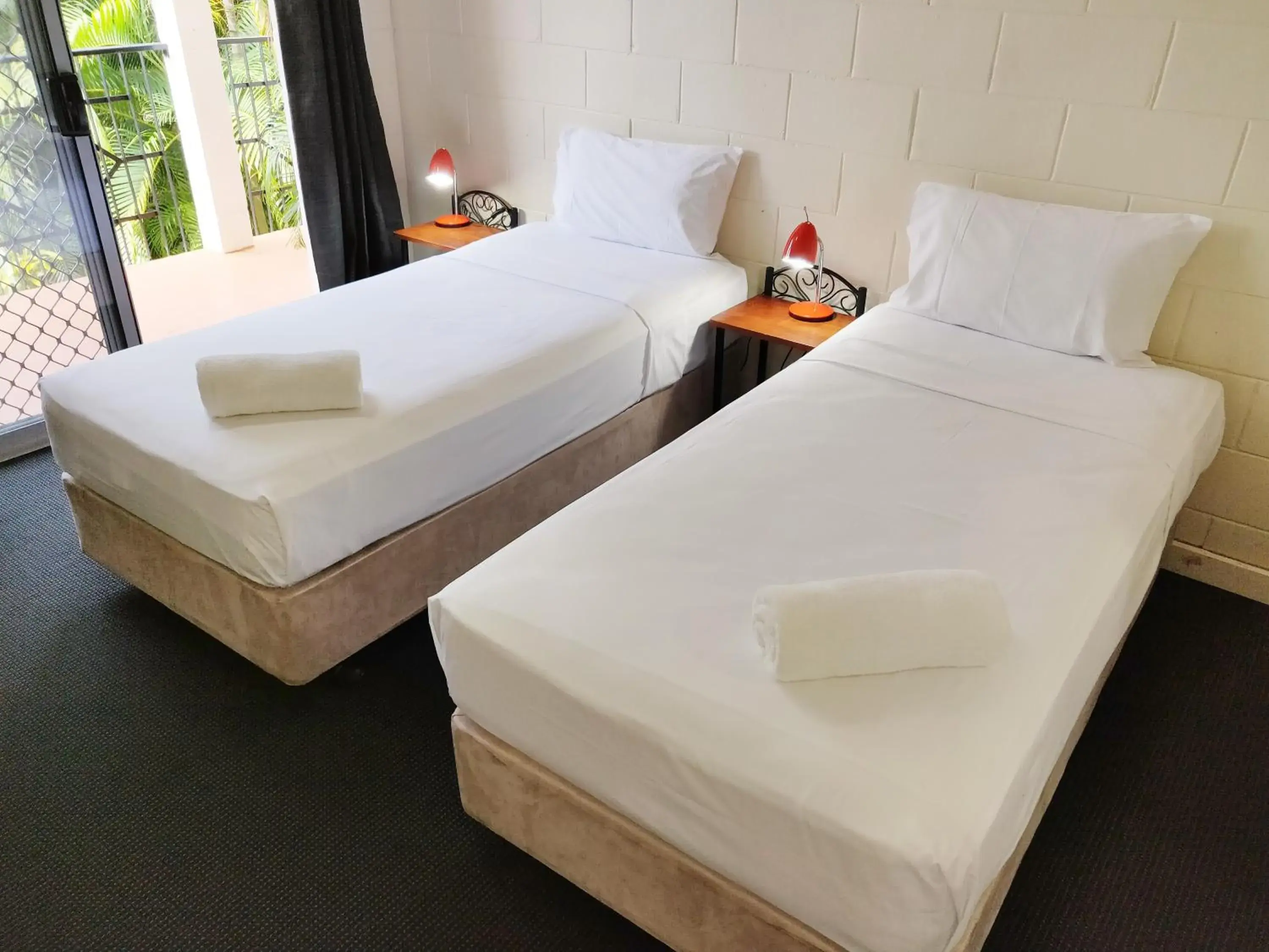 Three-Bedroom Apartment in Coconut Grove Holiday Apartments Three-Bedroom Apartment in Coconut Grove Holiday Apartments