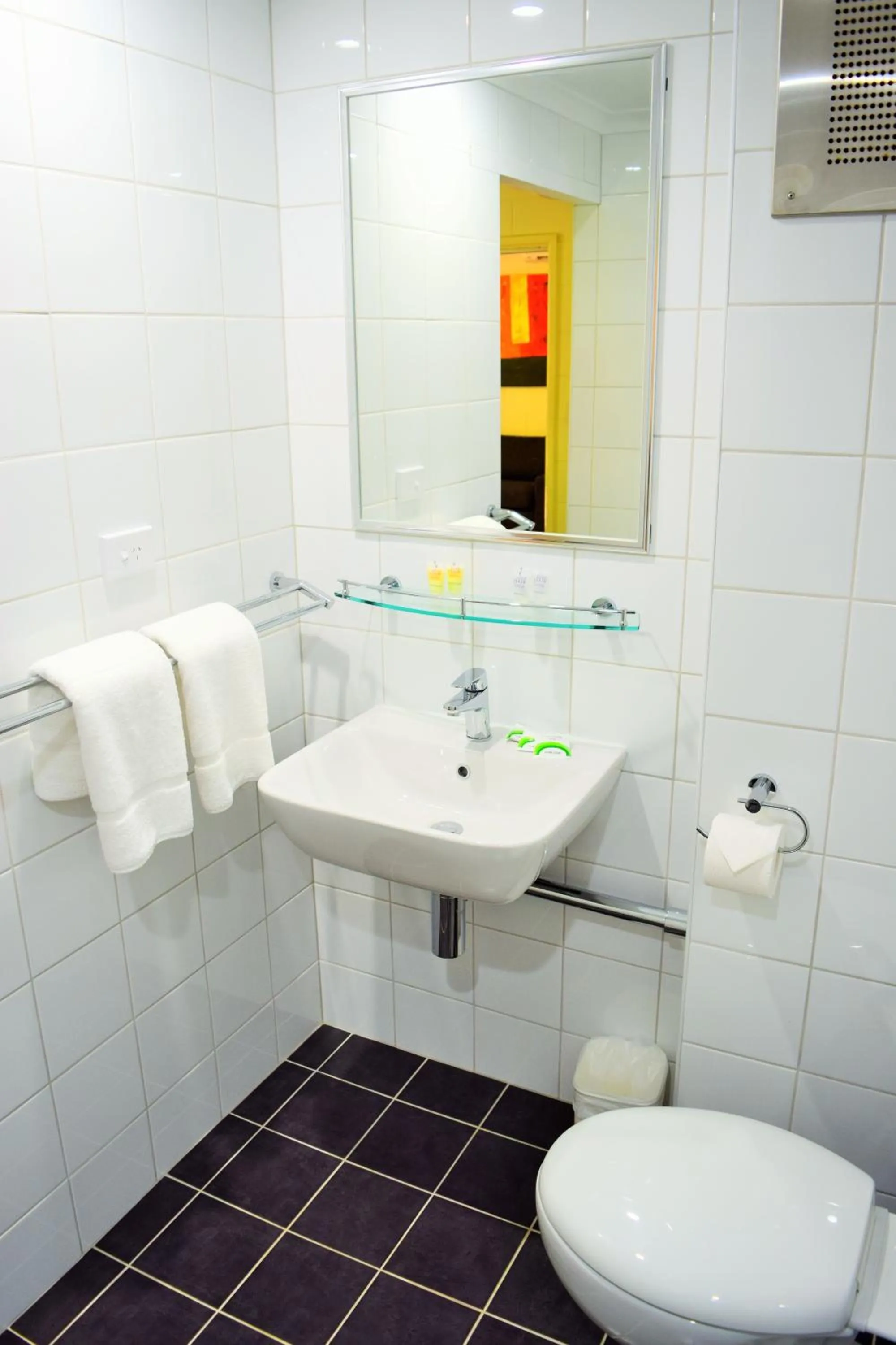 Bathroom in Coconut Grove Holiday Apartments