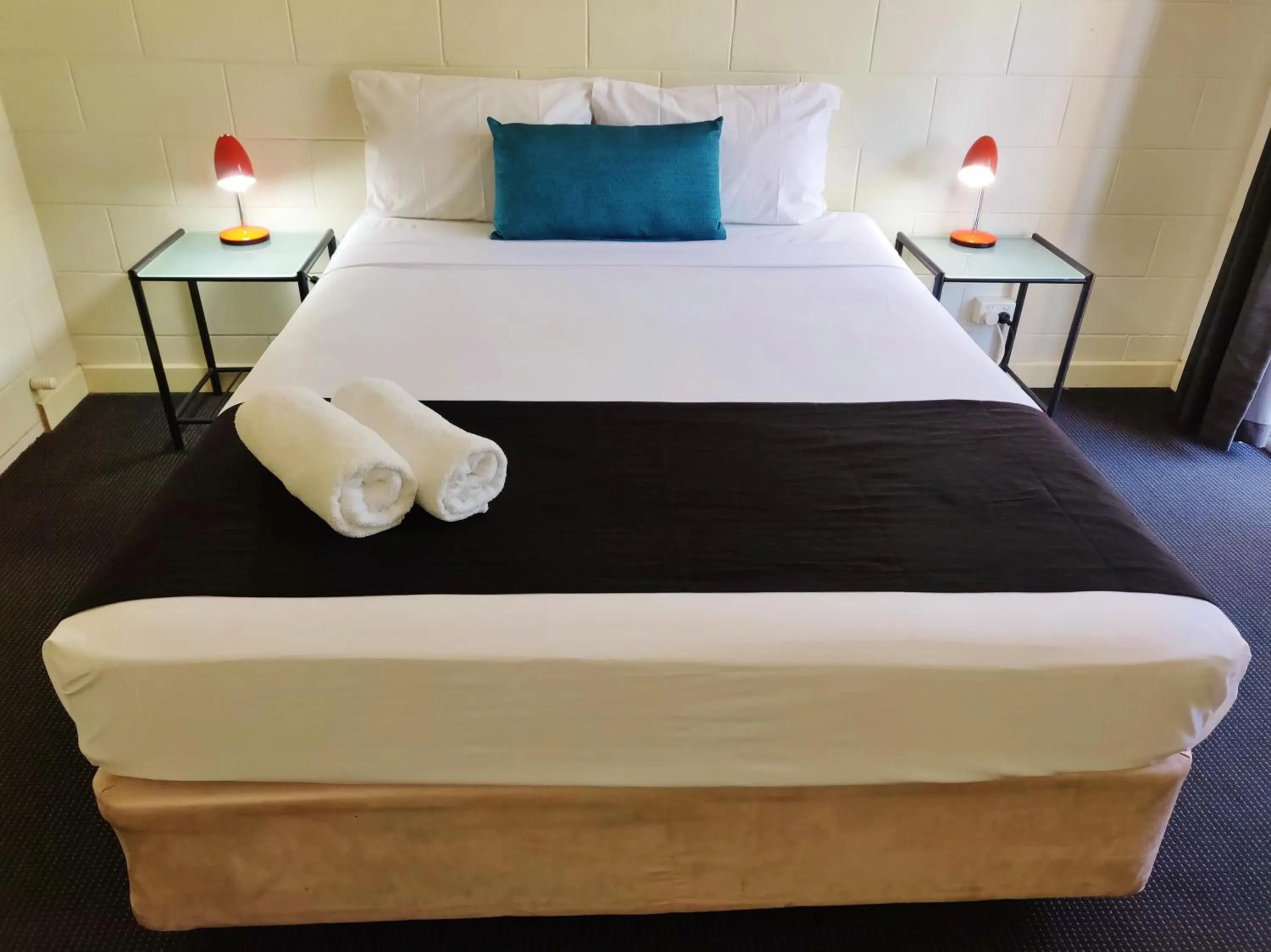 Bed in Coconut Grove Holiday Apartments