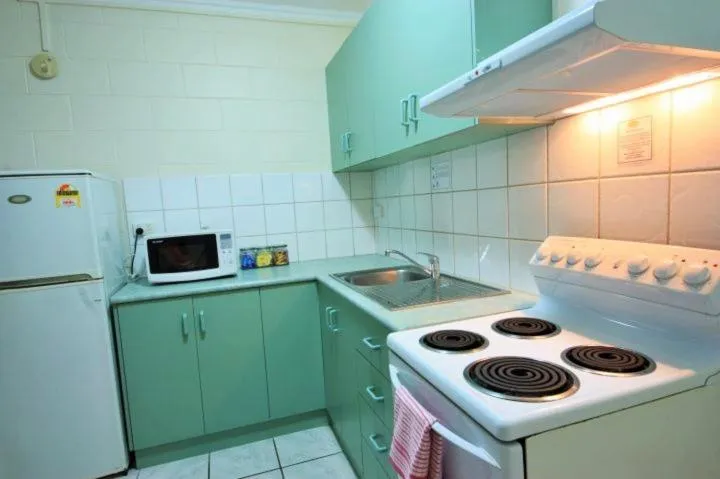 kitchen in Coconut Grove Holiday Apartments