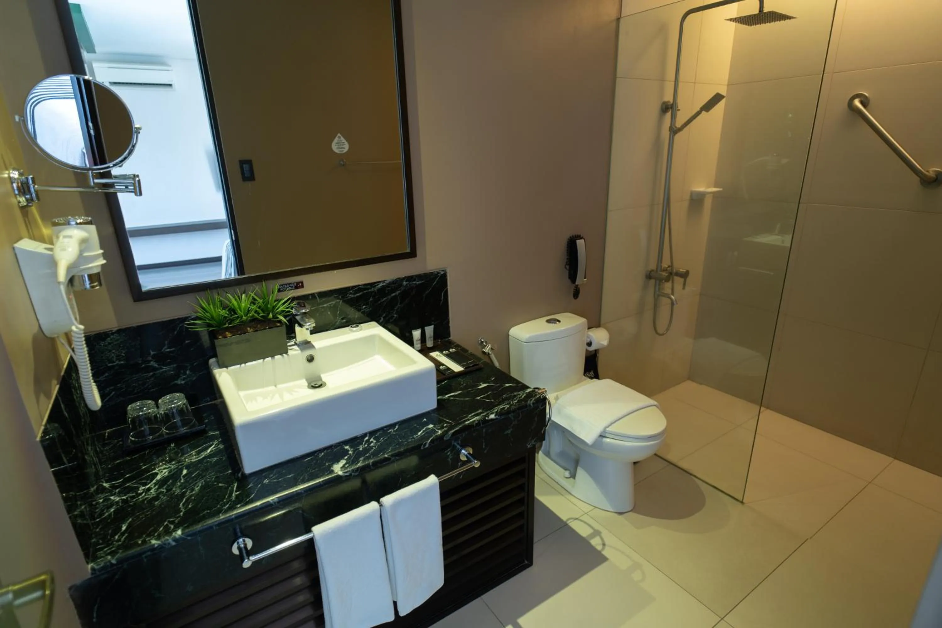 Bathroom in 1898 Hotel Colonia En Las Filipinas