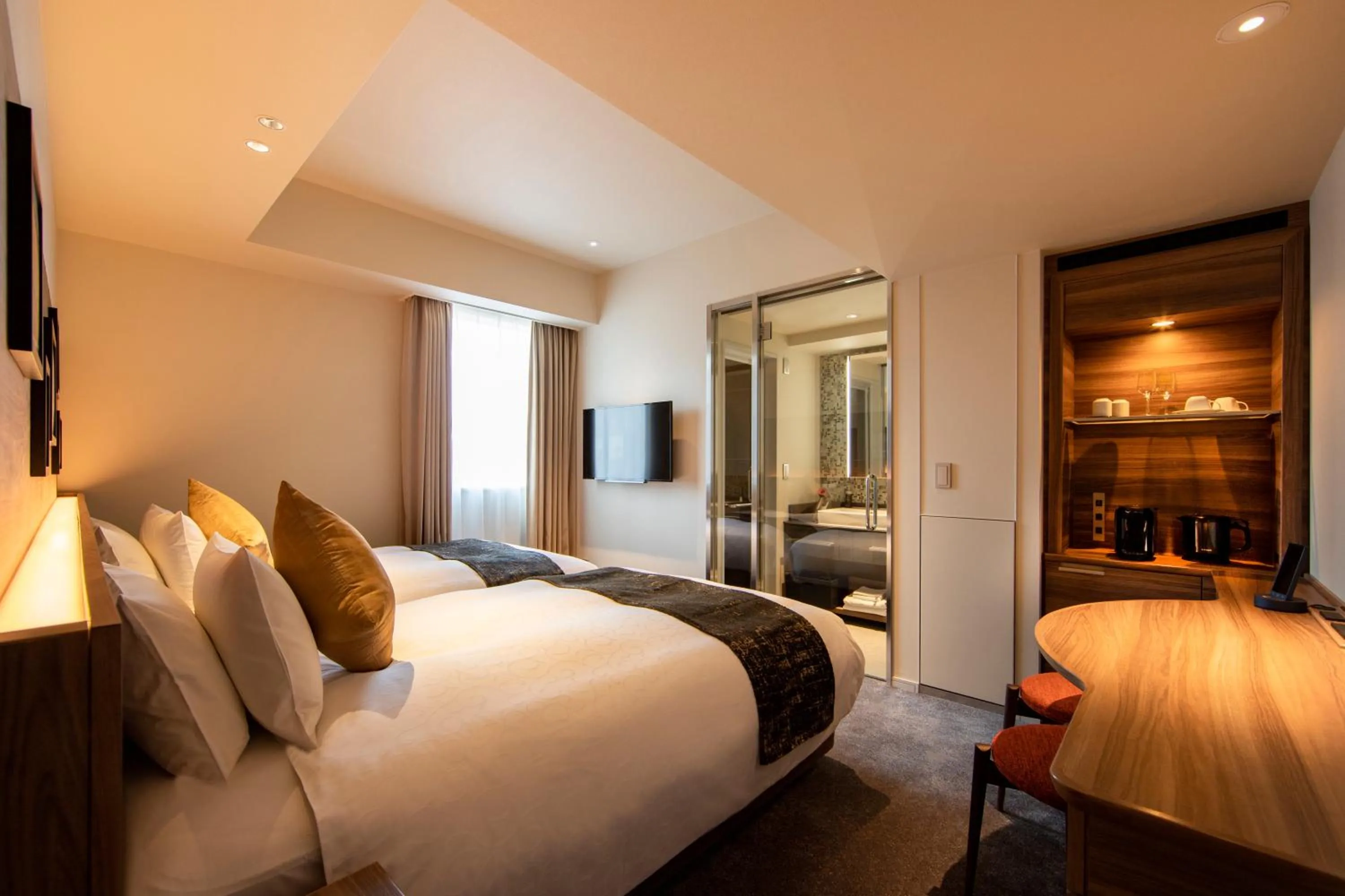 Photo of the whole room, Bed in karaksa hotel premier Tokyo Ginza