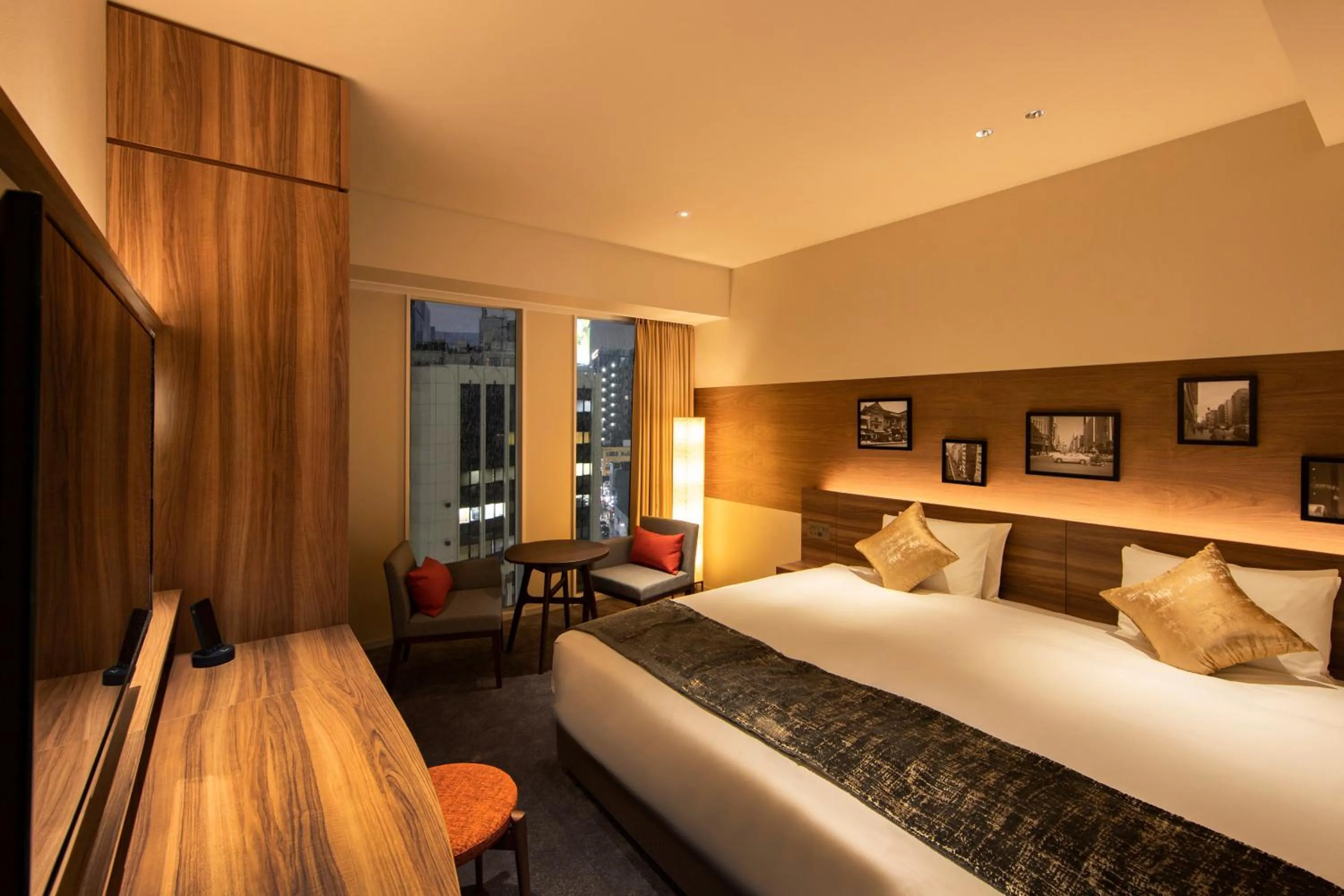 Night, Bed in karaksa hotel premier Tokyo Ginza