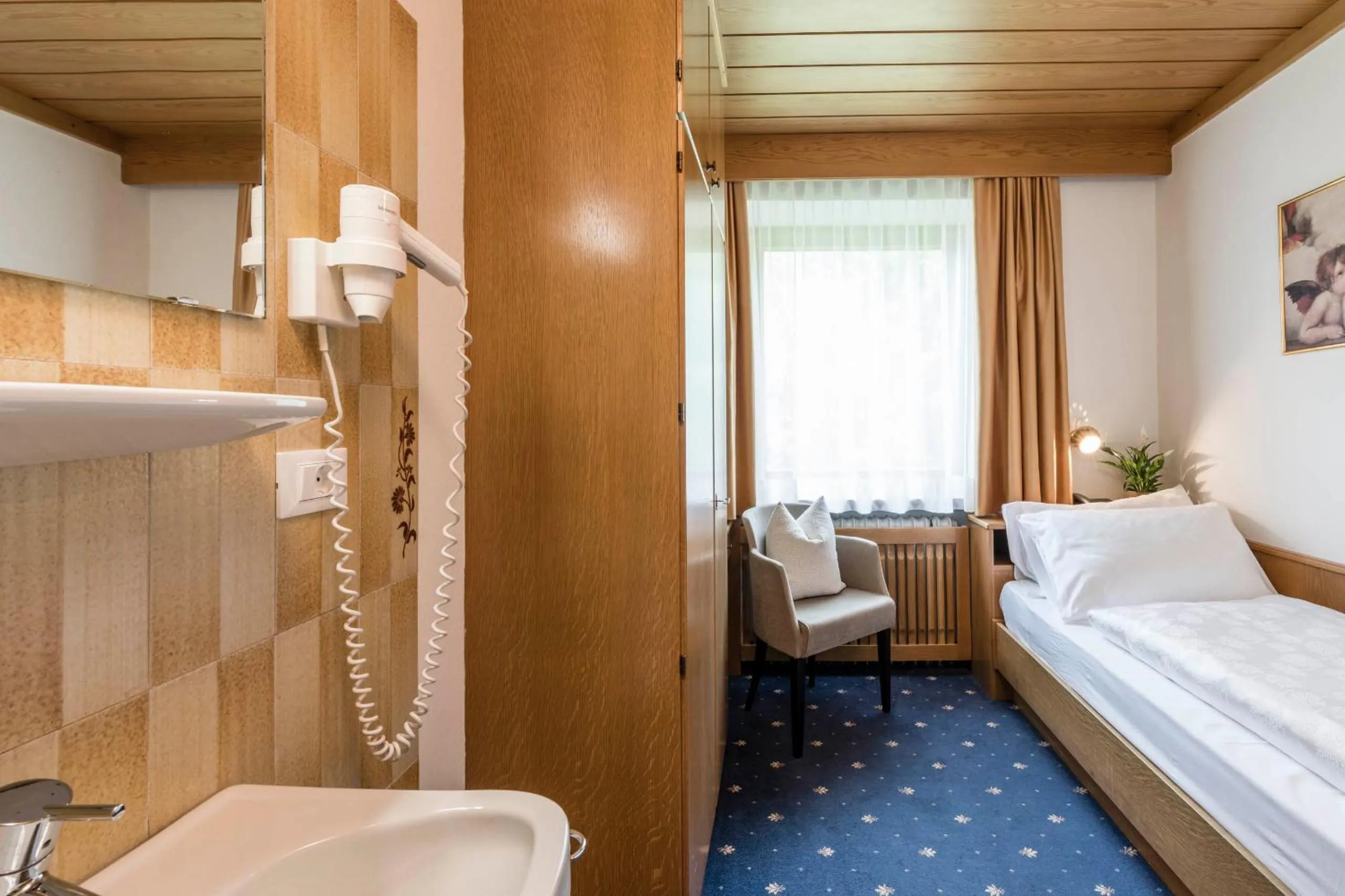 Bathroom, Bed in B&B Villa Angelino