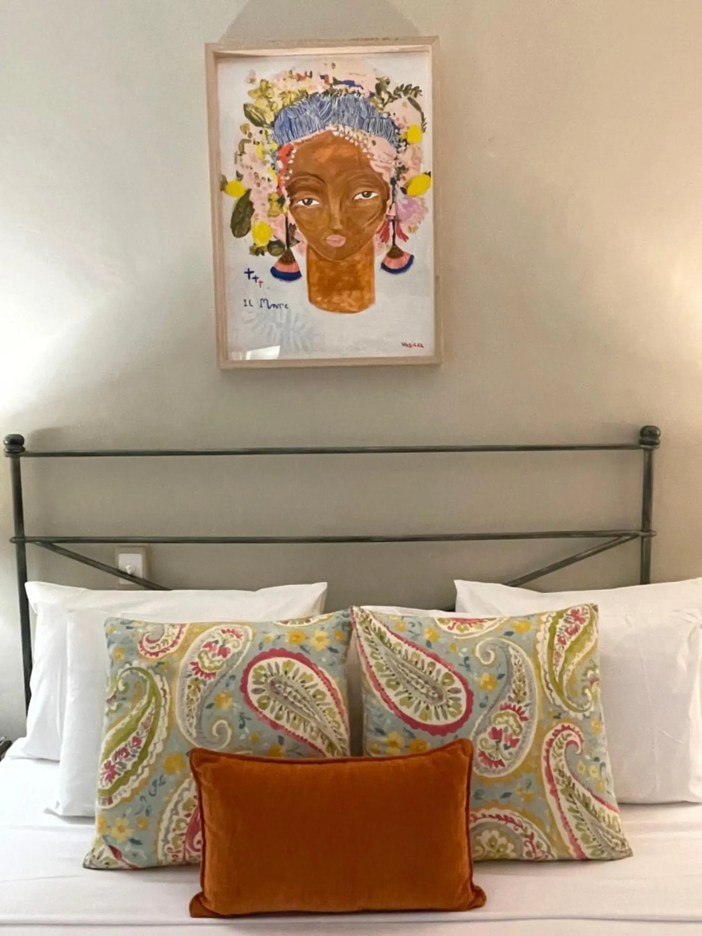 Decorative detail, Bed in Villa San Michele (Official) Decorative detail, Bed in Villa San Michele (Official)