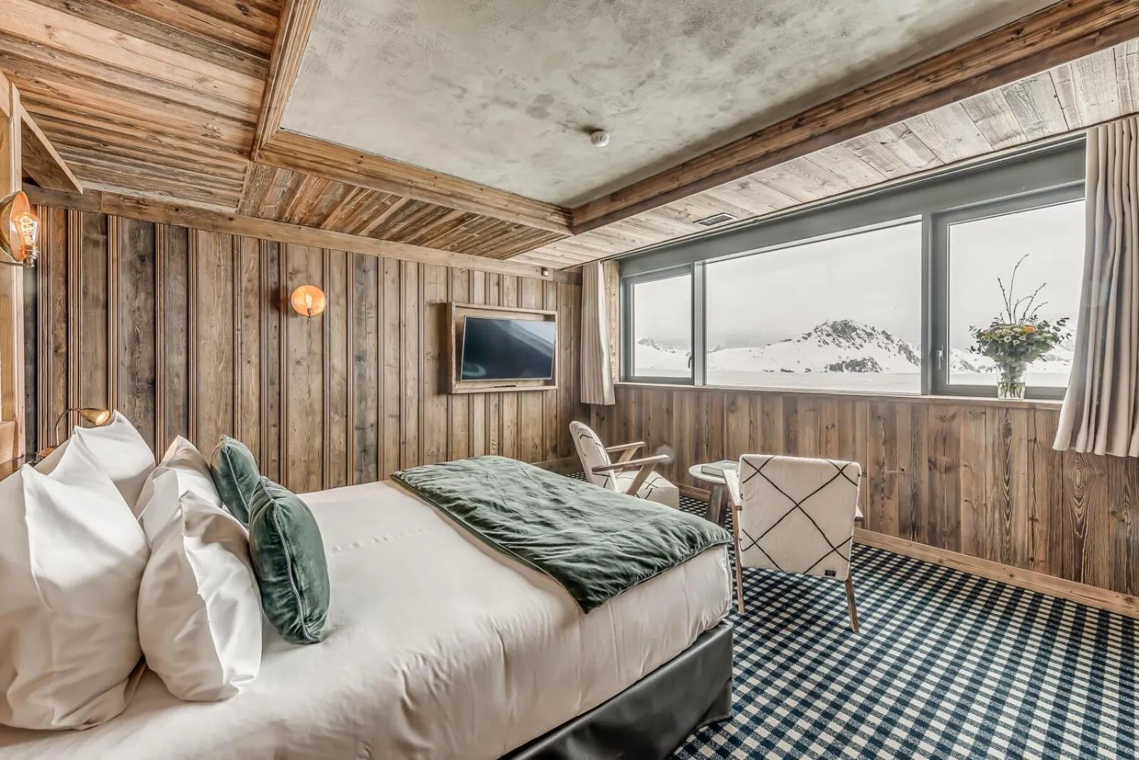 Bedroom, Bed in Le Refuge de Solaise - 2551 m Altitude