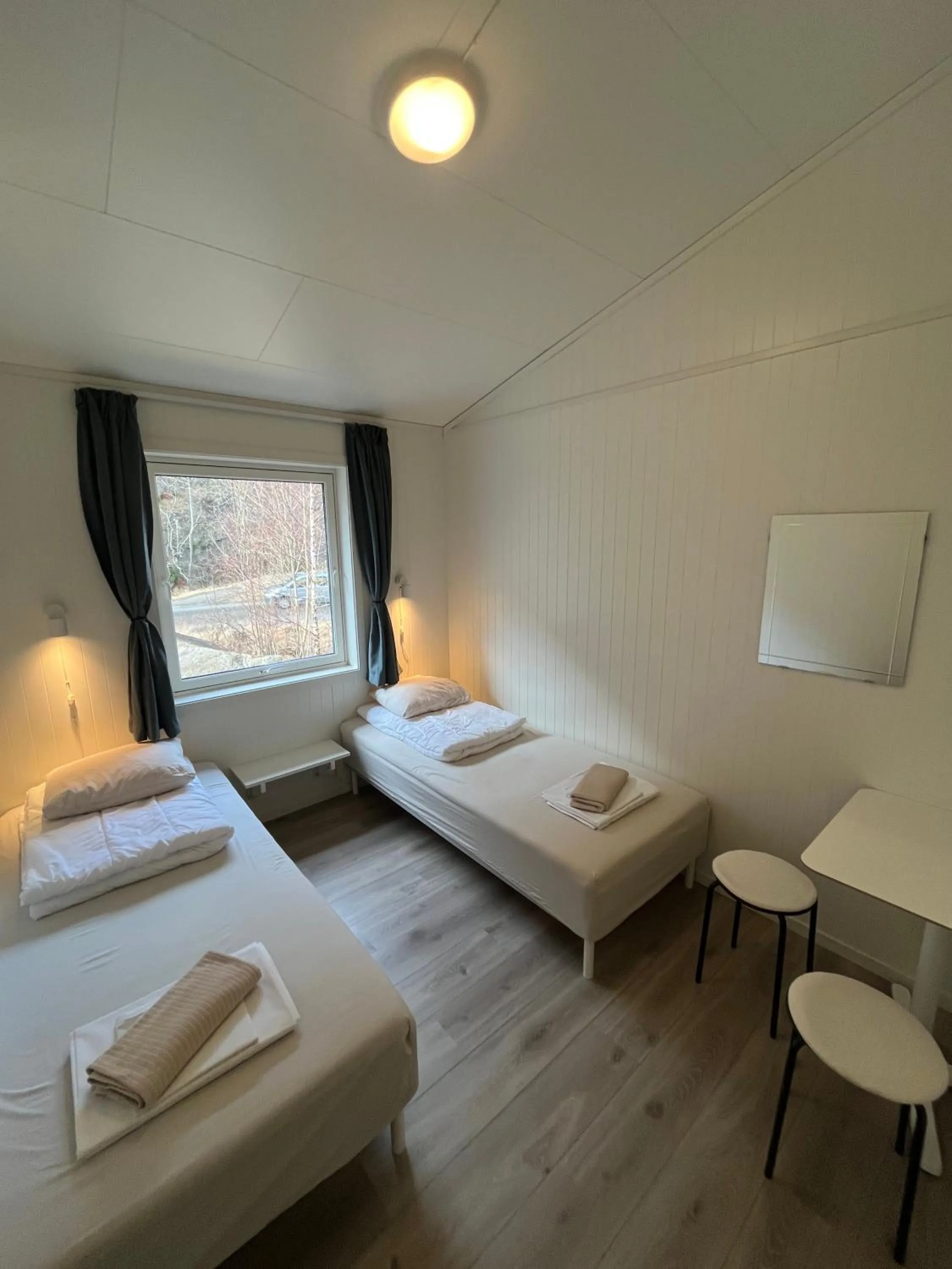 Standard Twin Room with Shared Bathroom in Trolltunga Camping
