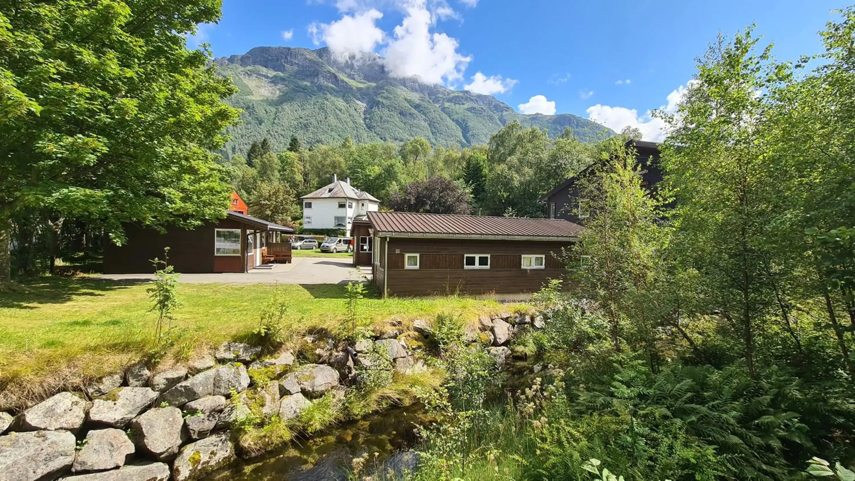 Cottage with Kitchenette and Private Bathroom in Trolltunga Camping Cottage with Kitchenette and Private Bathroom in Trolltunga Camping