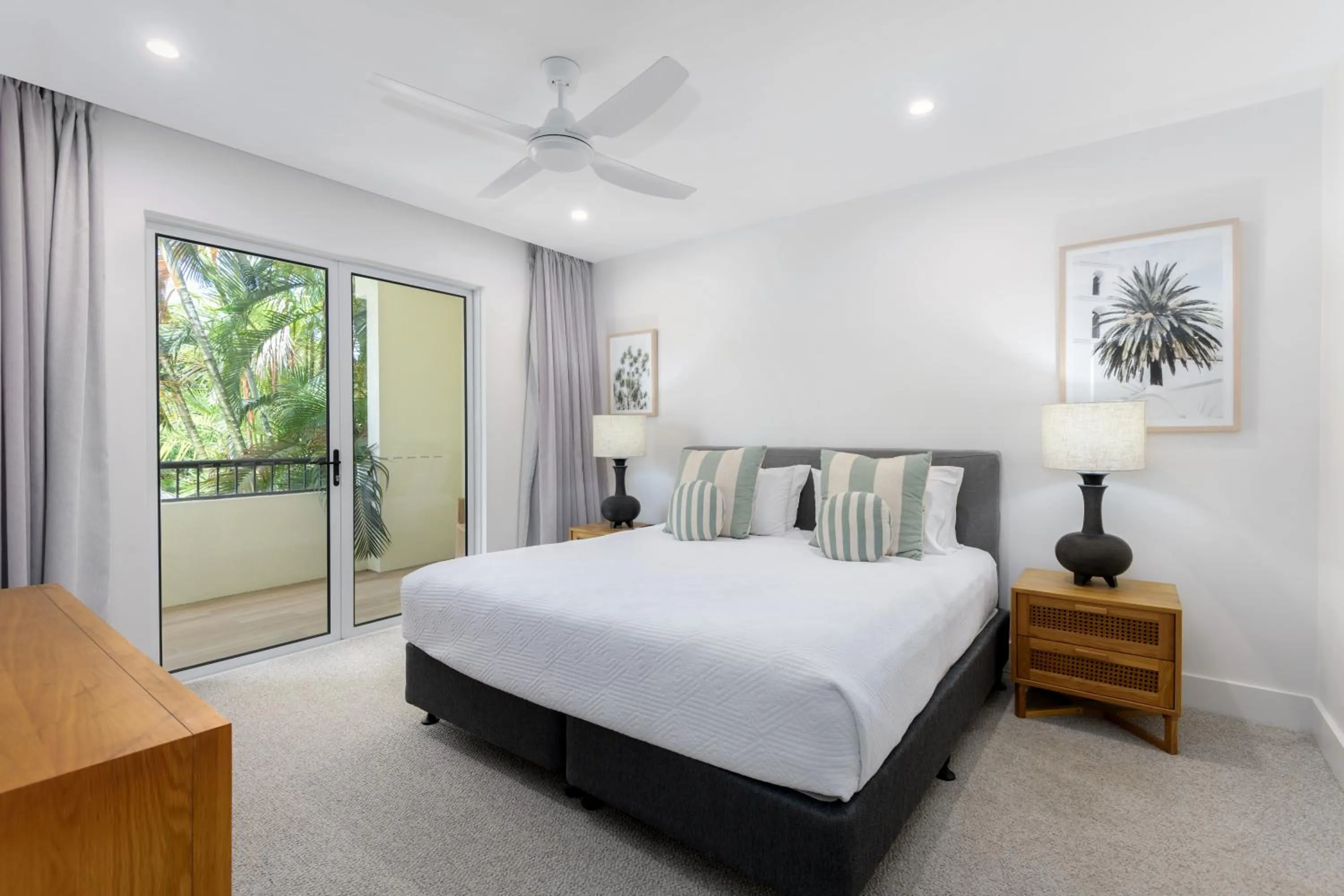 Bedroom, Bed in Mandalay Luxury Beachfront Apartments