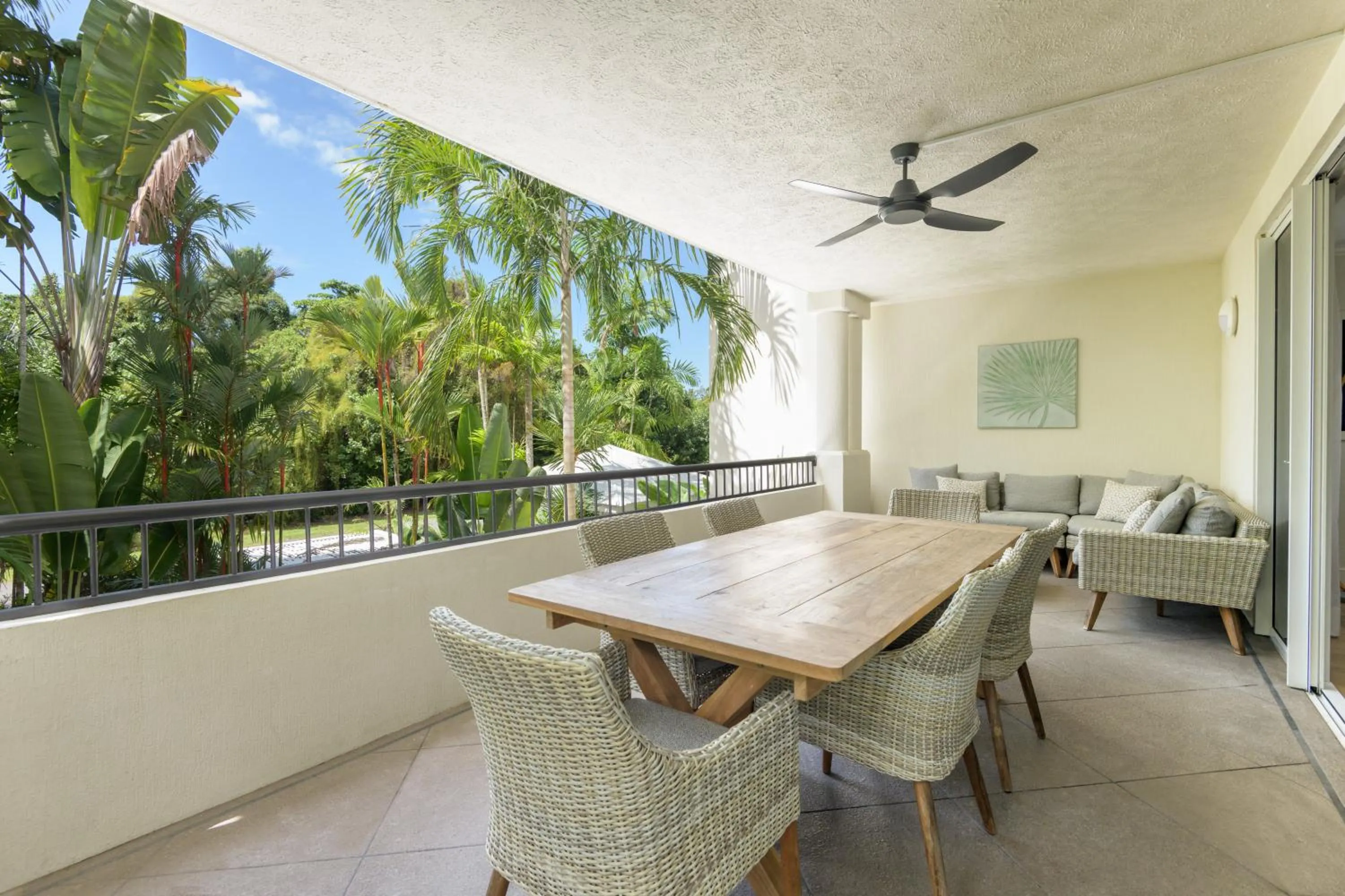 Balcony/Terrace in Mandalay Luxury Beachfront Apartments