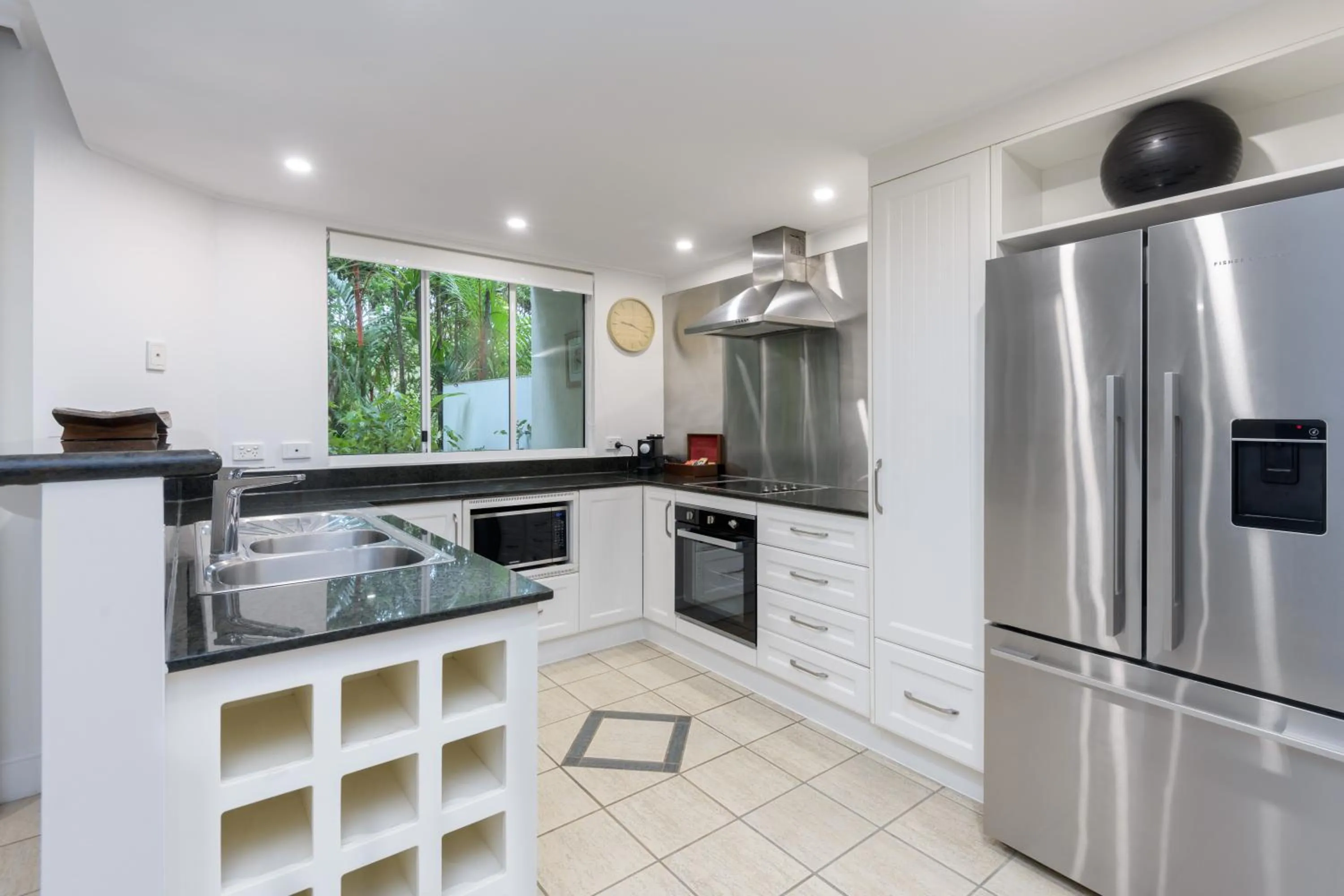 Kitchen or kitchenette in Mandalay Luxury Beachfront Apartments