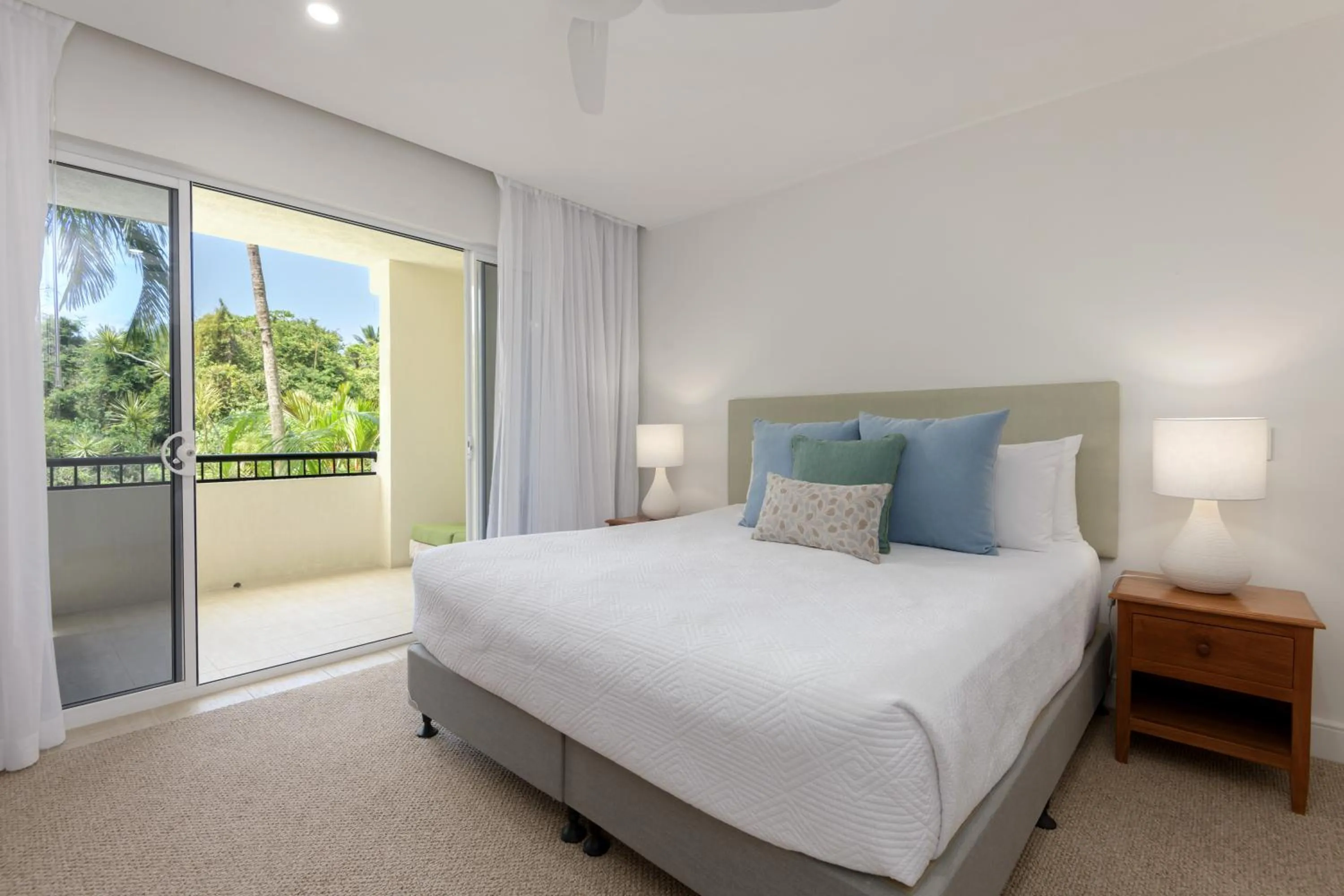 Bedroom, Bed in Mandalay Luxury Beachfront Apartments