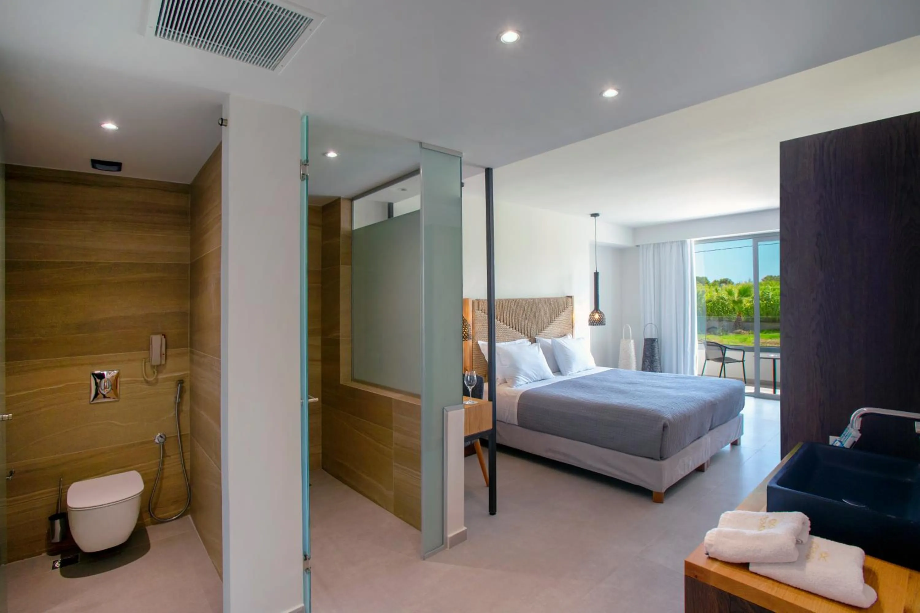 Shower, Bed in Atermono Boutique Resort & Spa
