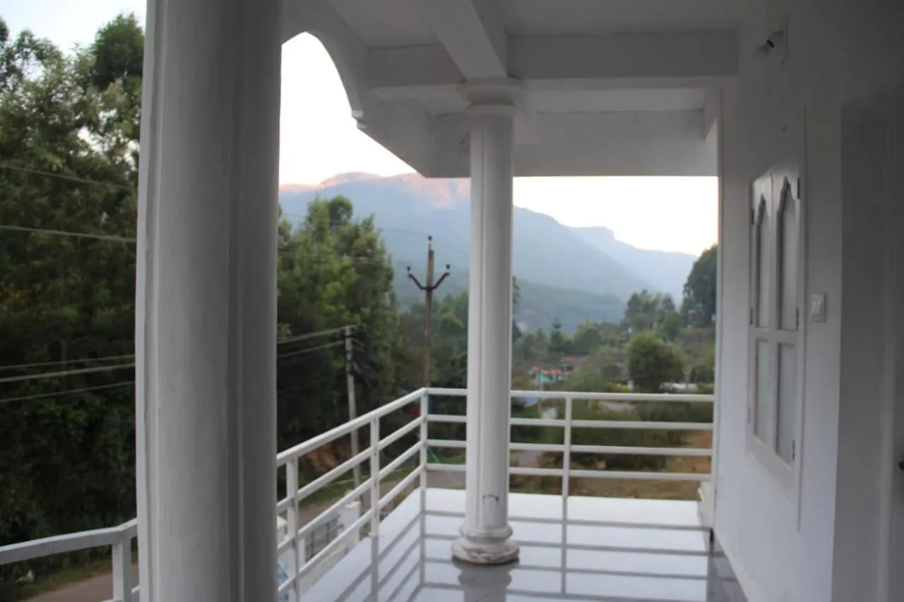 Kanthalloor Homestay Snow White Holiday Homes