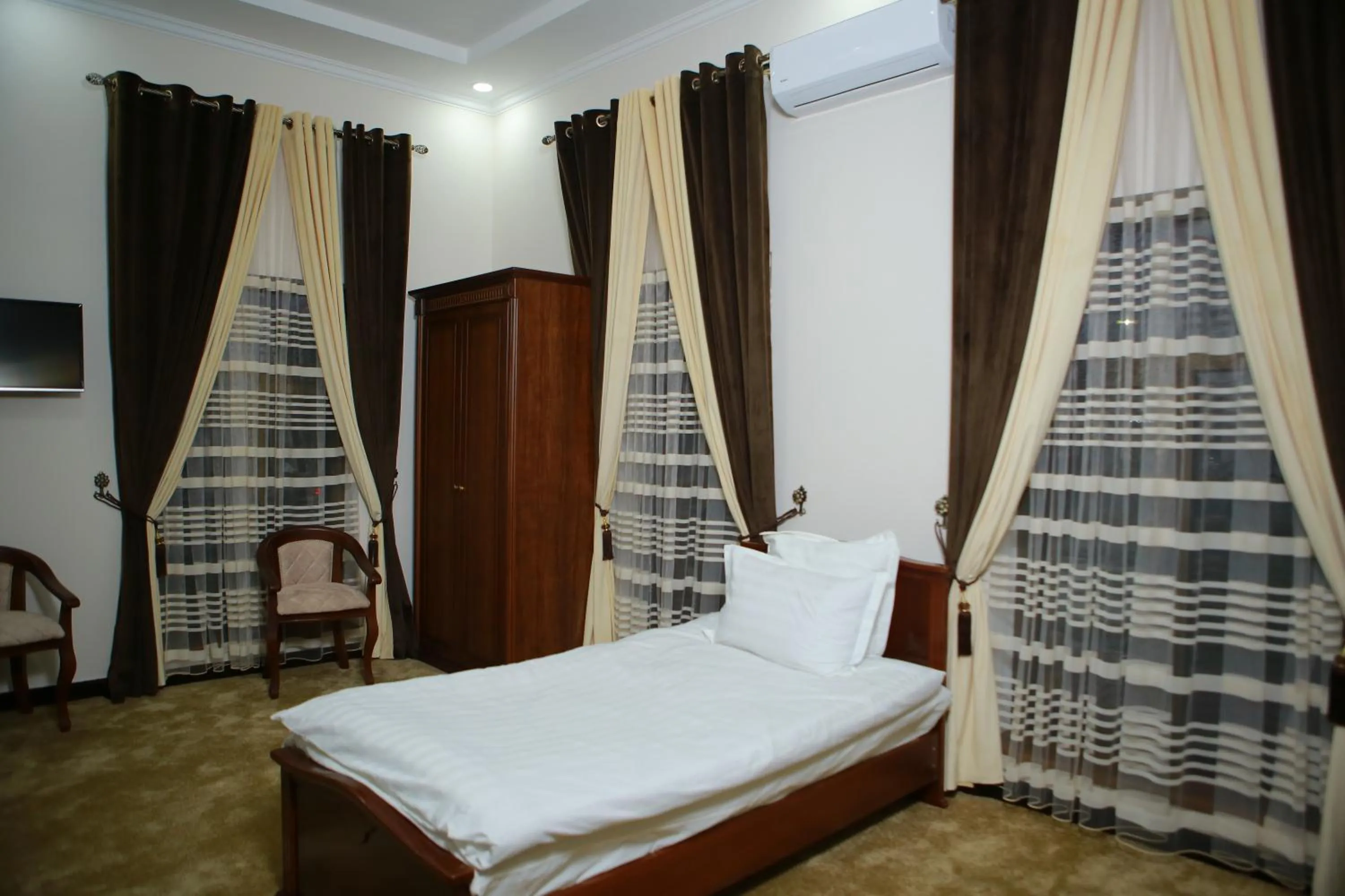 Bed in Boulevard Palace Hotel