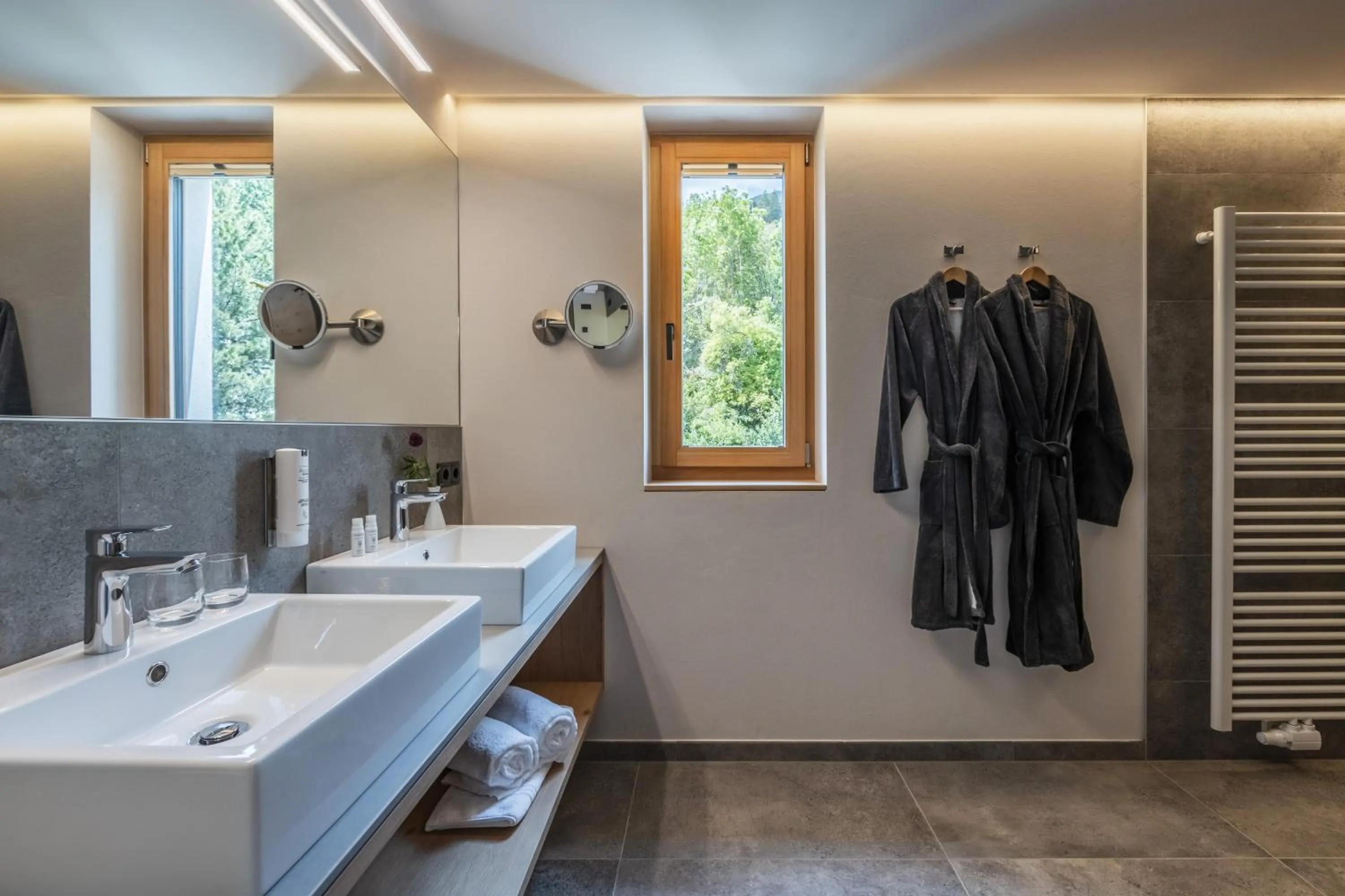 Bathroom in Maraias - Luxury Suites & Apartments