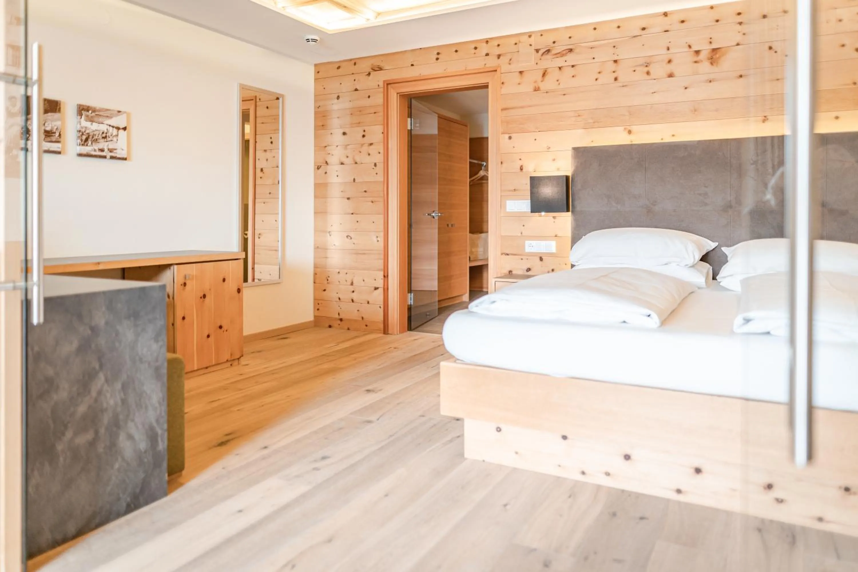 Bedroom, Bed in Maraias - Luxury Suites & Apartments
