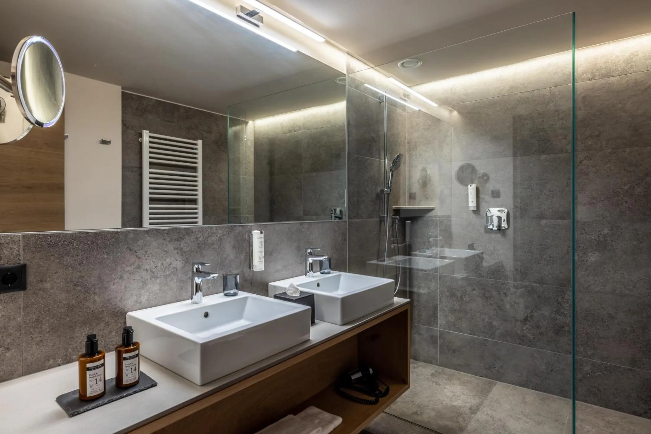 Bathroom in Maraias - Luxury Suites & Apartments