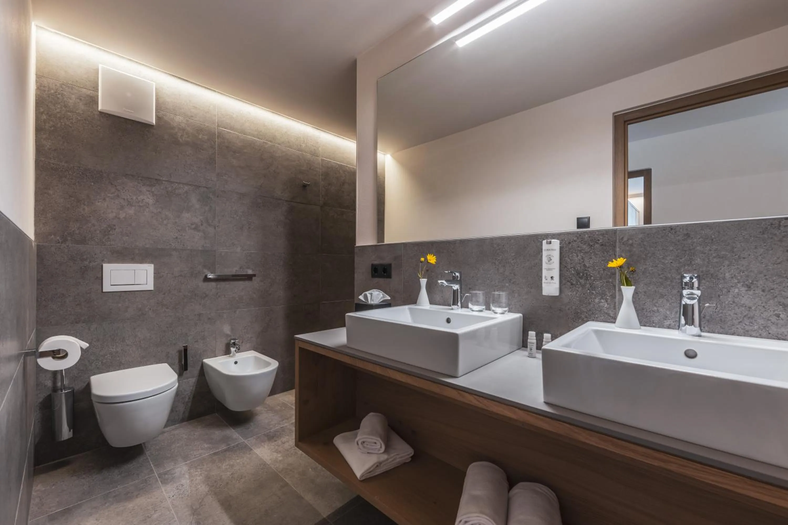 Bathroom in Maraias - Luxury Suites & Apartments