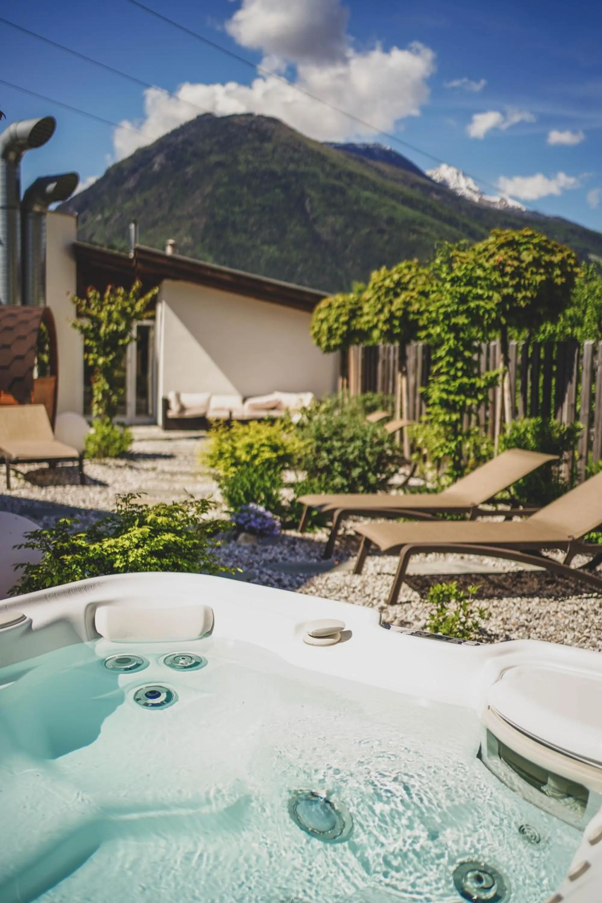 Hot Tub in Residence Montani