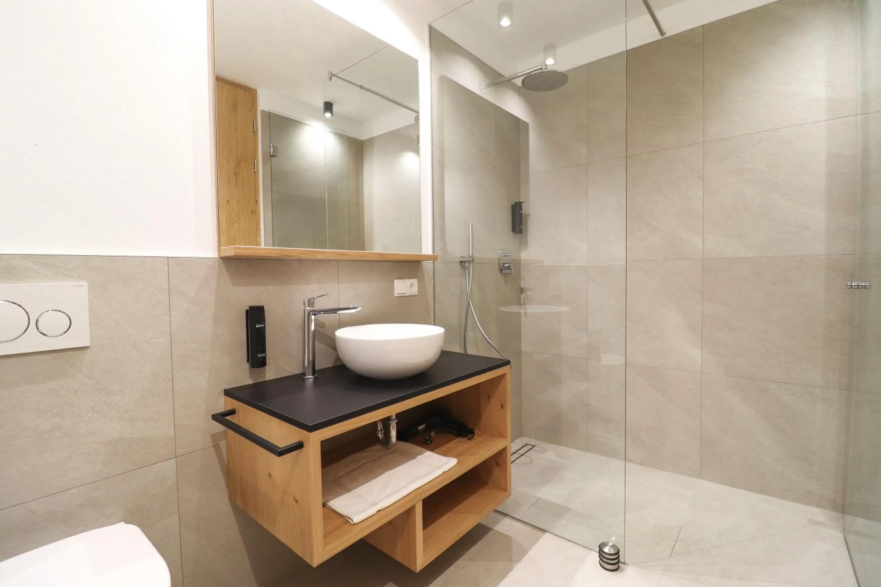 Shower in Residence Montani