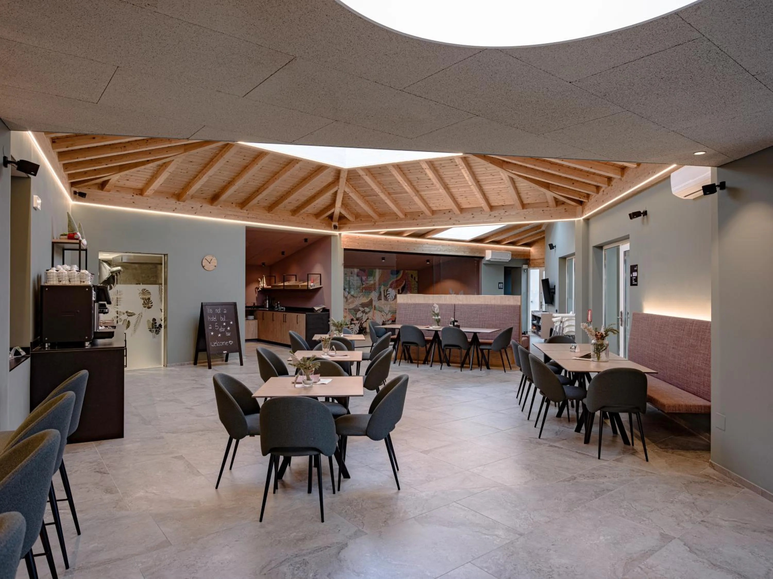 Restaurant/places to eat in Residence Montani