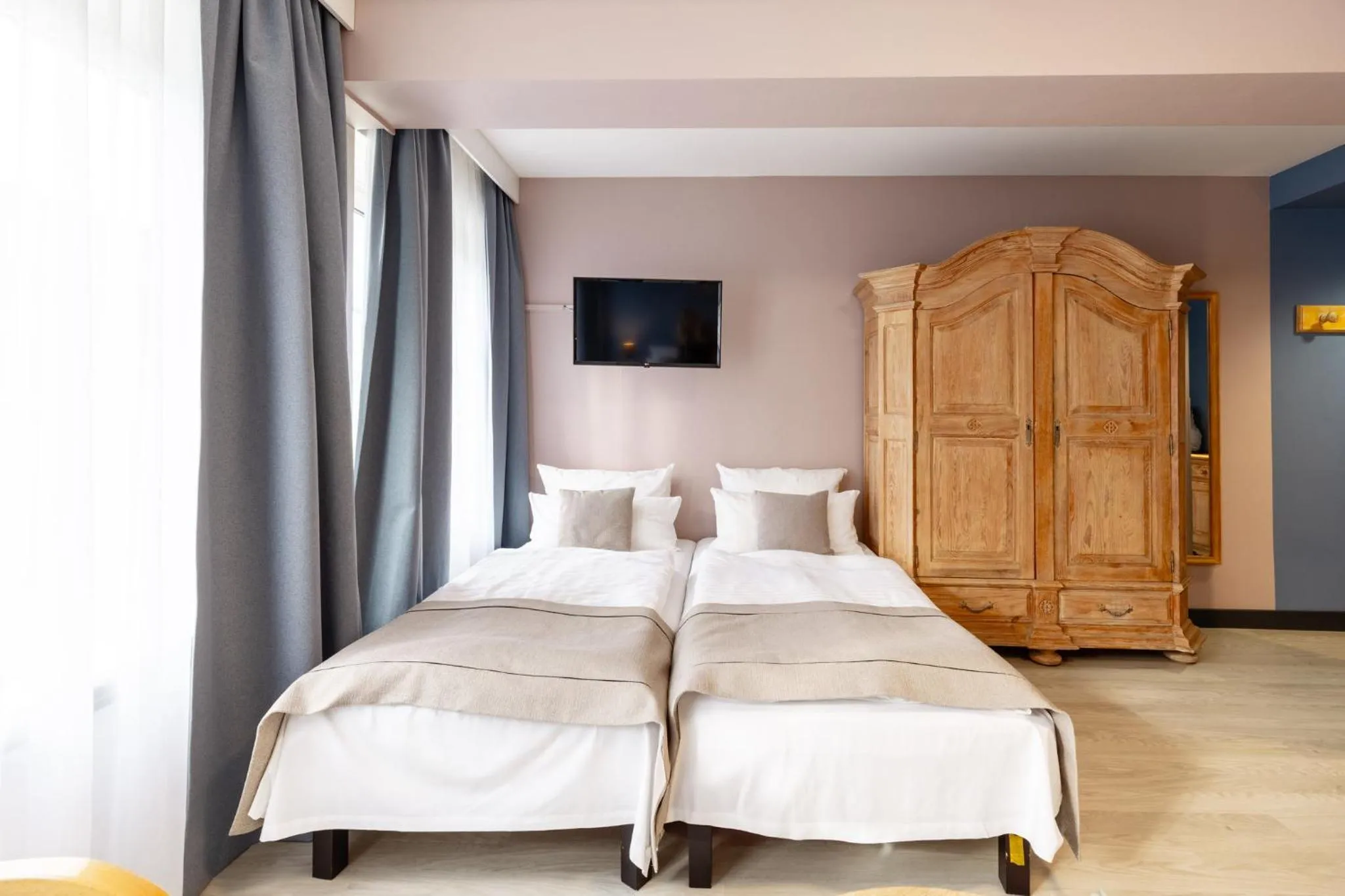 Photo of the whole room, Bed in Garner Hotel Dusseldorf - Main Station by IHG