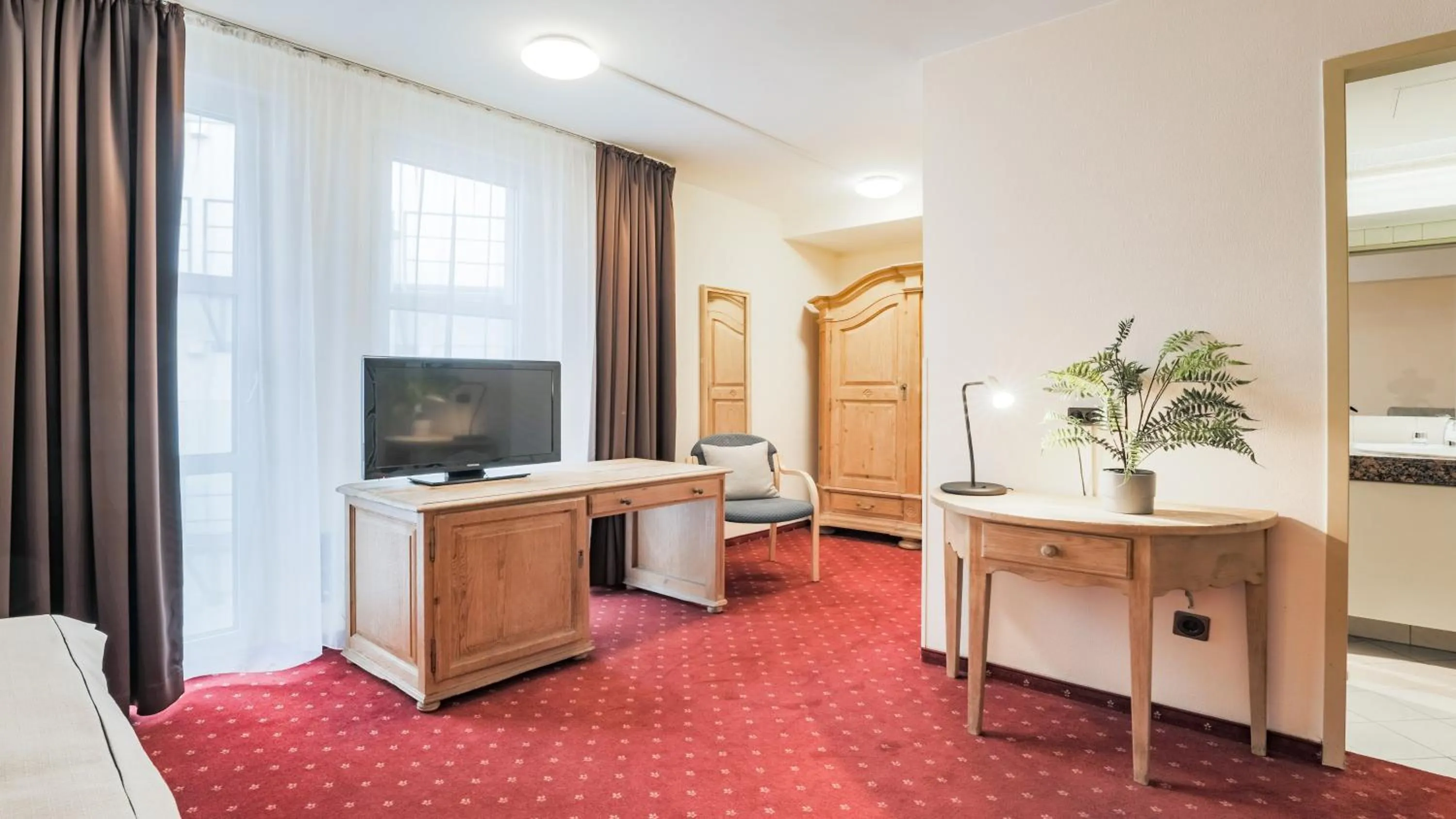 Photo of the whole room in Garner Hotel Dusseldorf - Main Station by IHG
