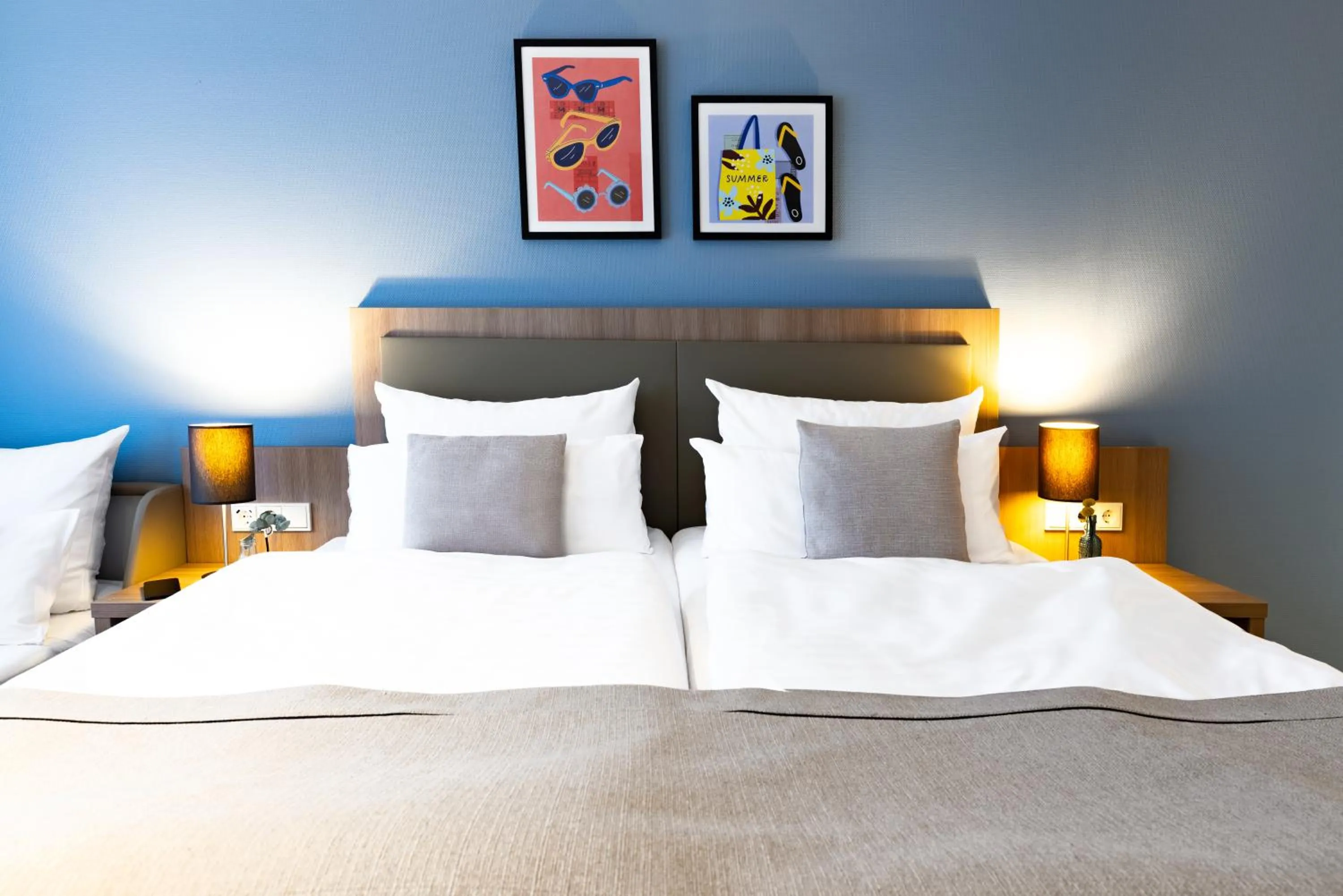 Bed in Garner Hotel Dusseldorf - Main Station by IHG