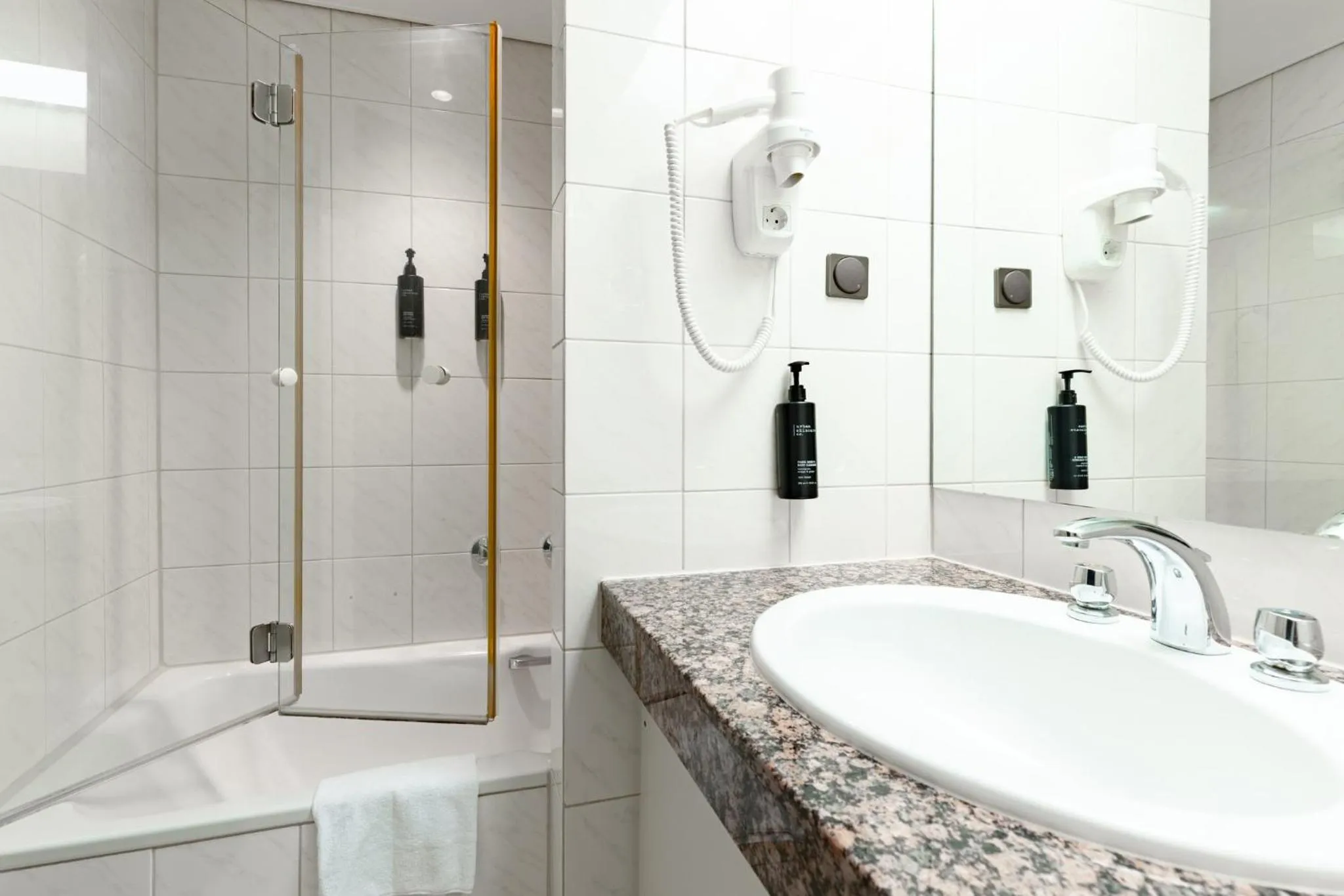 Bathroom in Garner Hotel Dusseldorf - Main Station by IHG