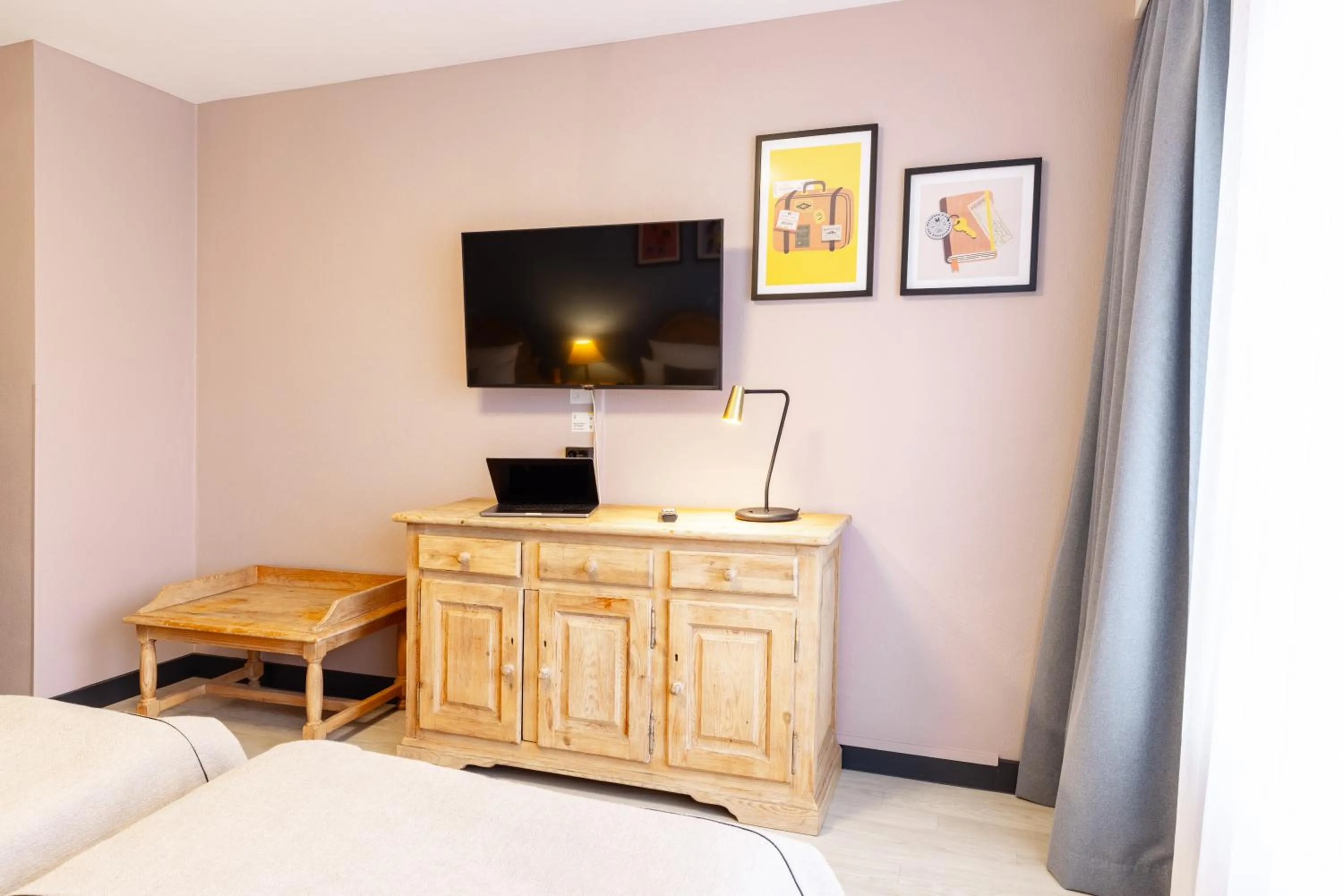 TV and multimedia in Garner Hotel Dusseldorf - Main Station by IHG