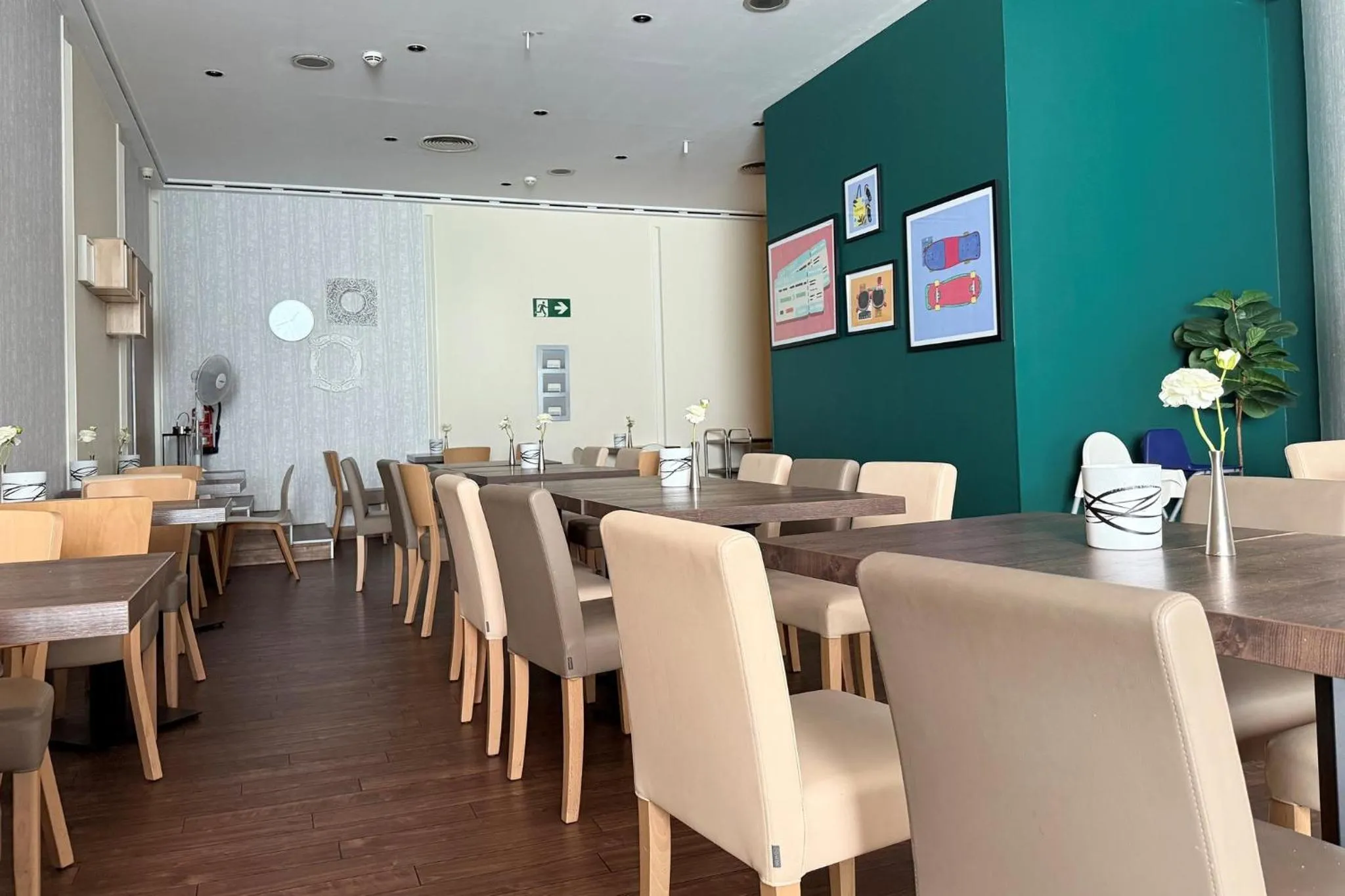 Breakfast in Garner Hotel Dusseldorf - Main Station by IHG