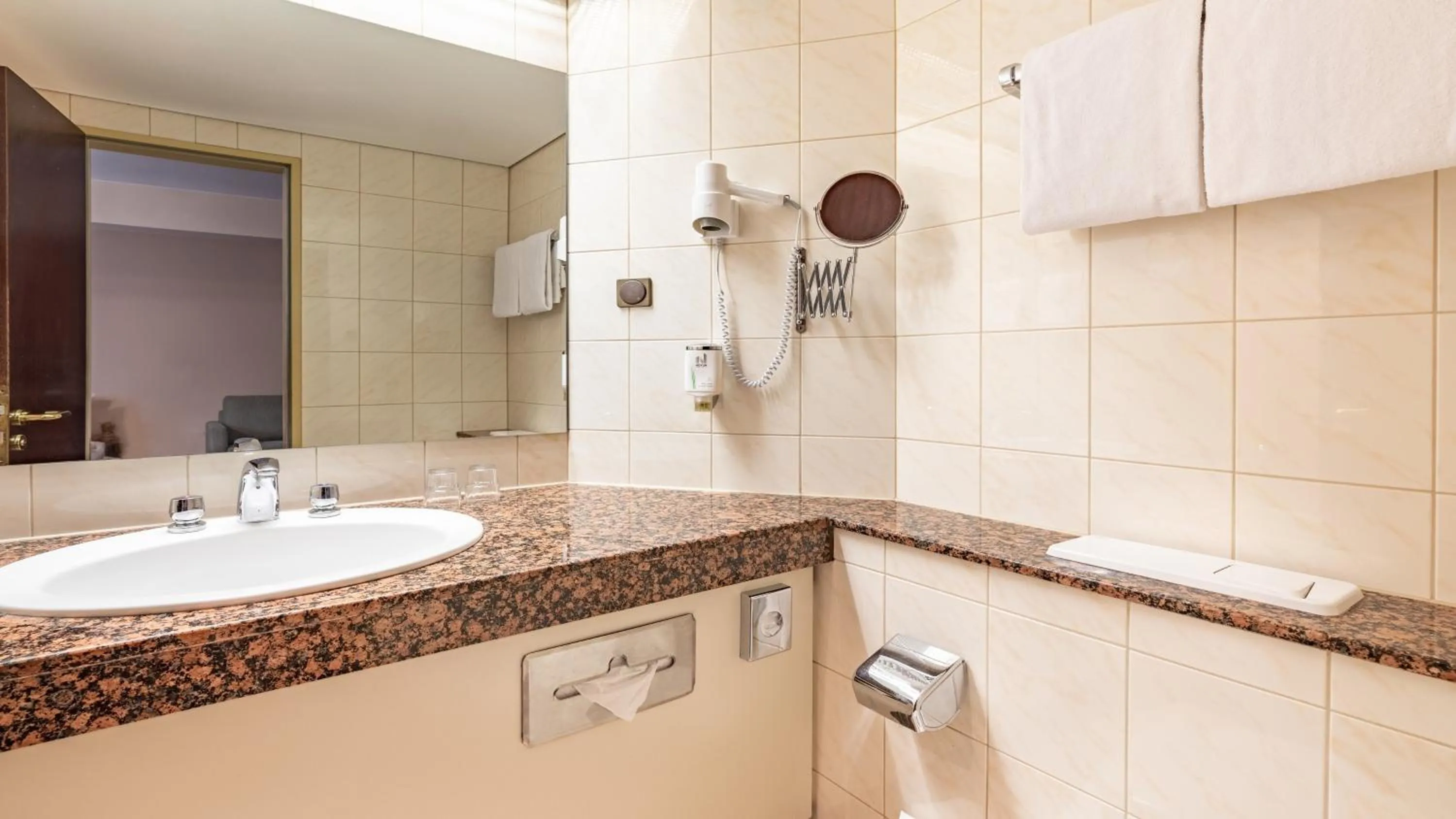 Bathroom in Garner Hotel Dusseldorf - Main Station by IHG