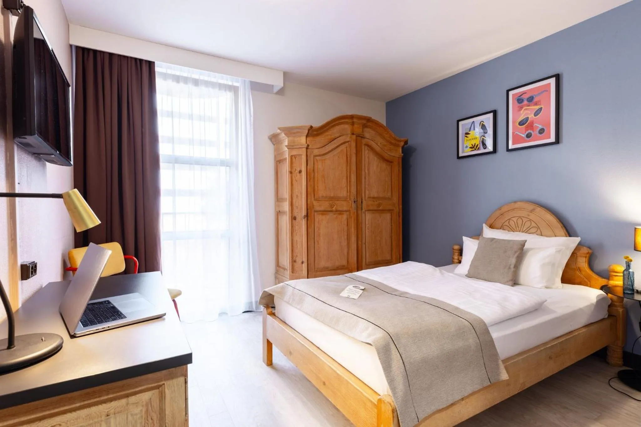 Photo of the whole room, Bed in Garner Hotel Dusseldorf - Main Station by IHG