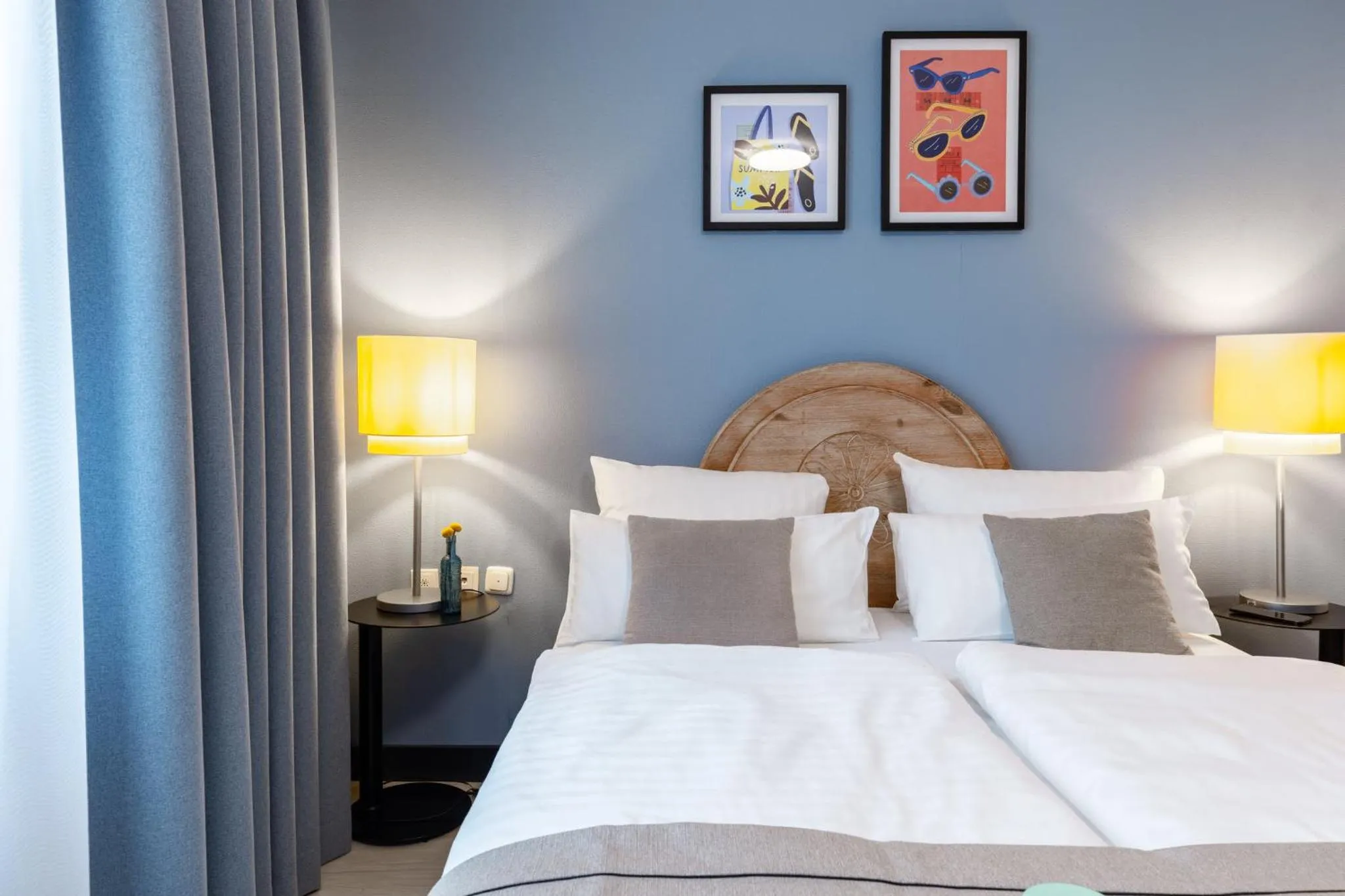 Photo of the whole room, Bed in Garner Hotel Dusseldorf - Main Station by IHG