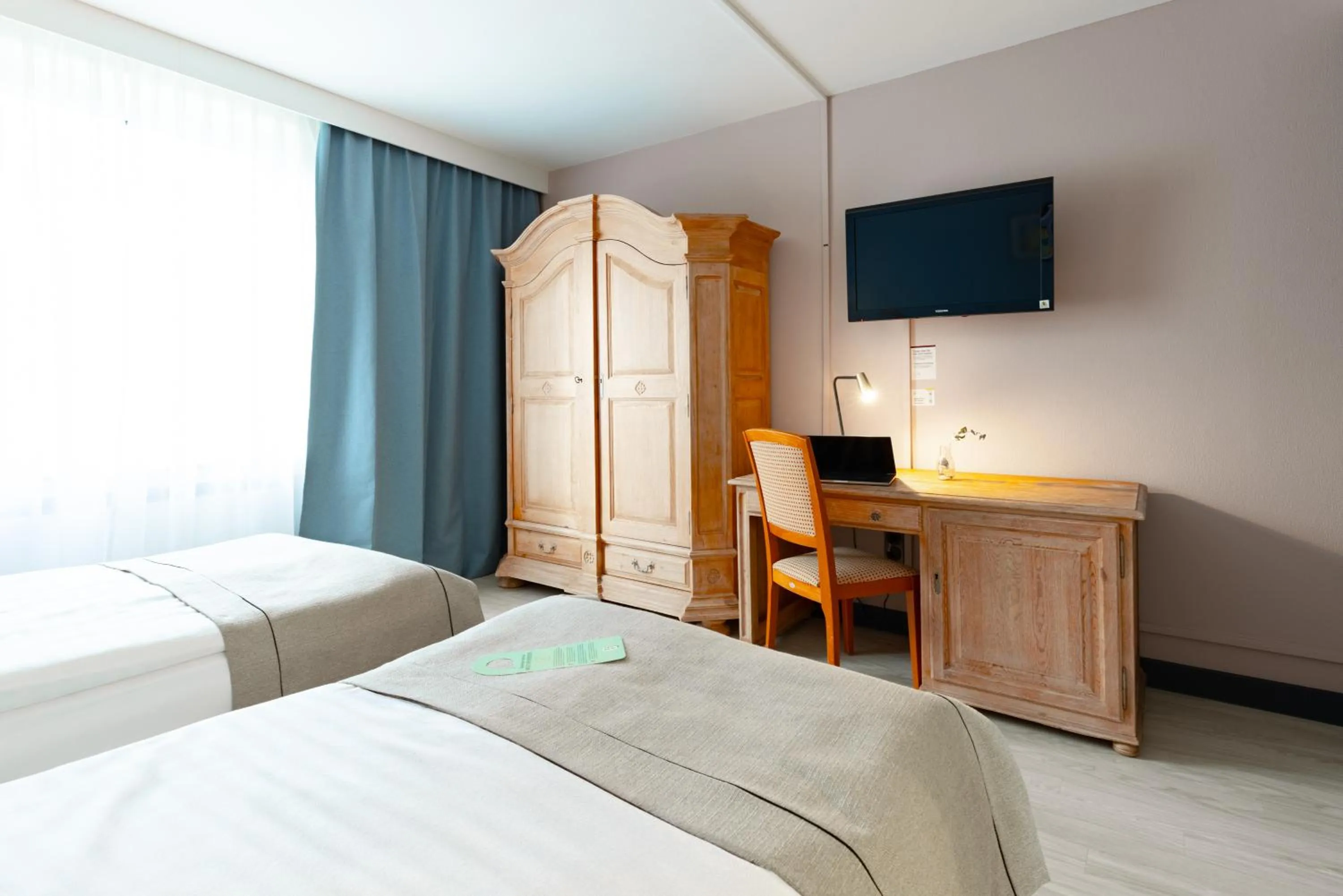 TV and multimedia, Bed in Garner Hotel Dusseldorf - Main Station by IHG