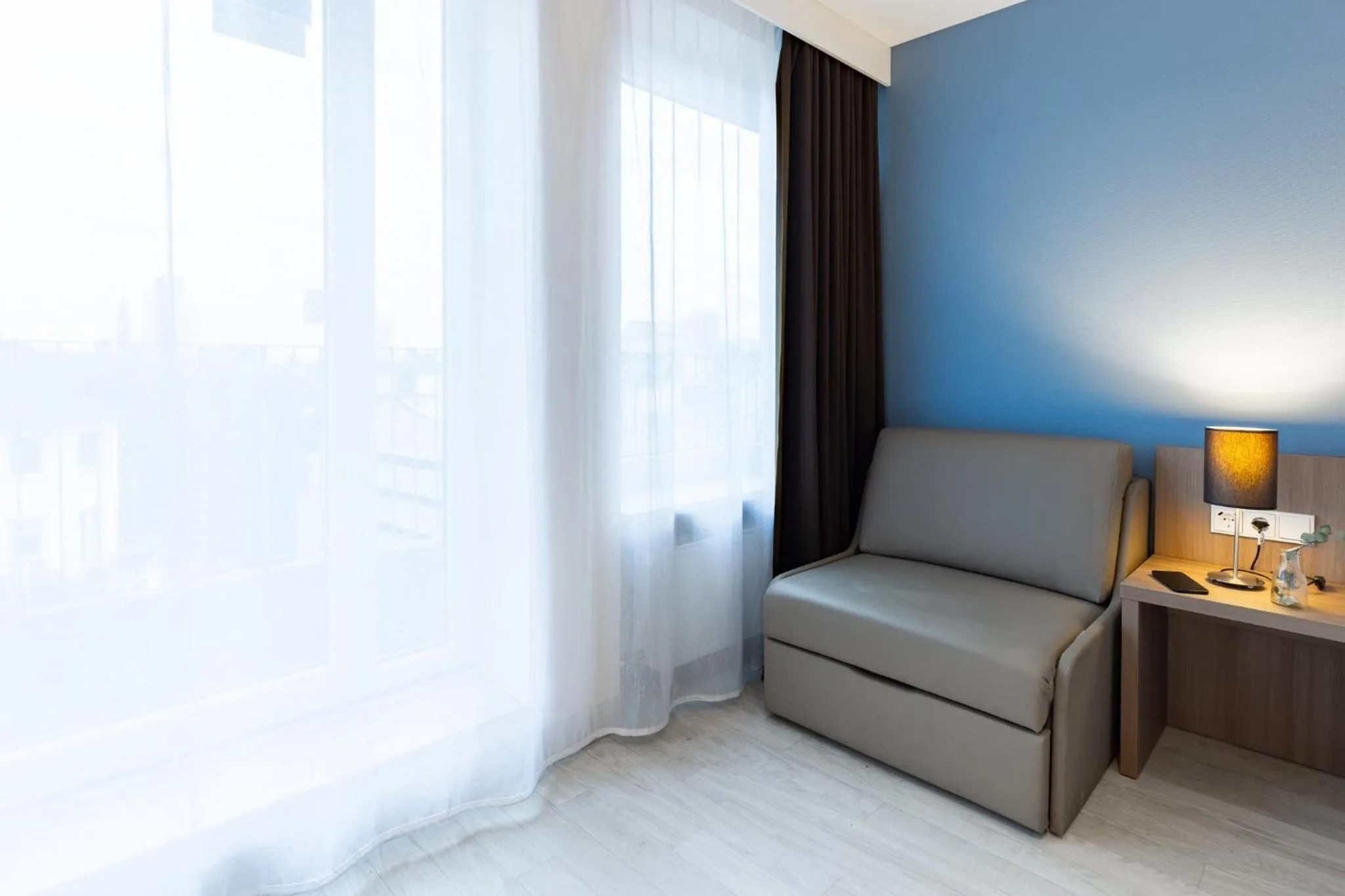 Photo of the whole room in Garner Hotel Dusseldorf - Main Station by IHG