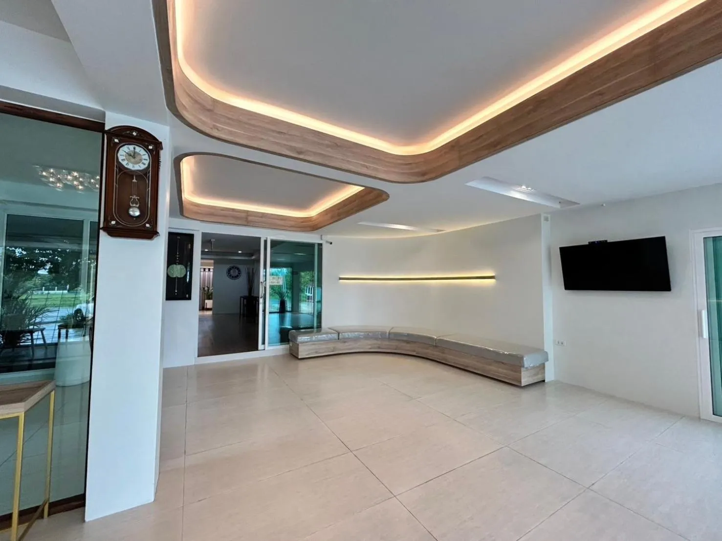 Communal lounge/ TV room in DD Boutique Resort