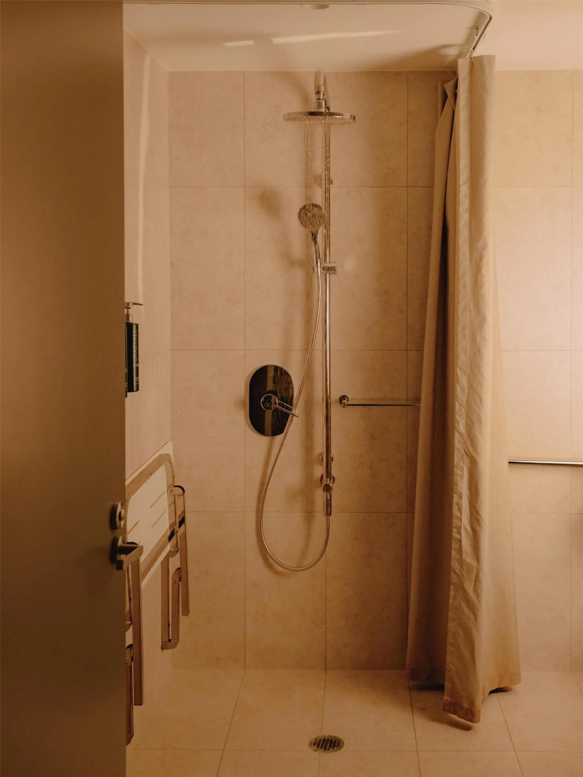 Bathroom in Parmelia Hilton Perth Bathroom in Parmelia Hilton Perth