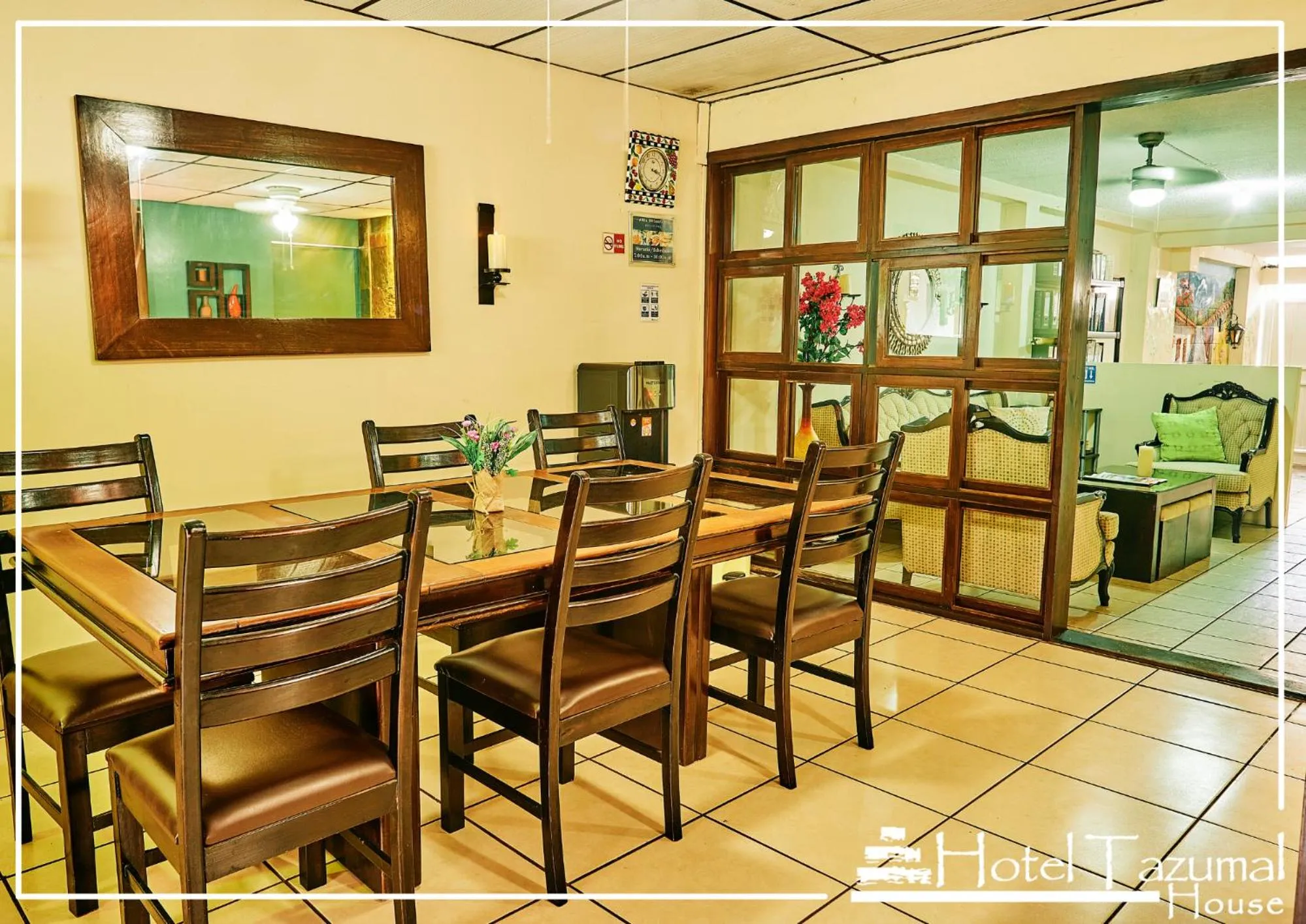 Restaurant/places to eat in Hotel Tazumal House