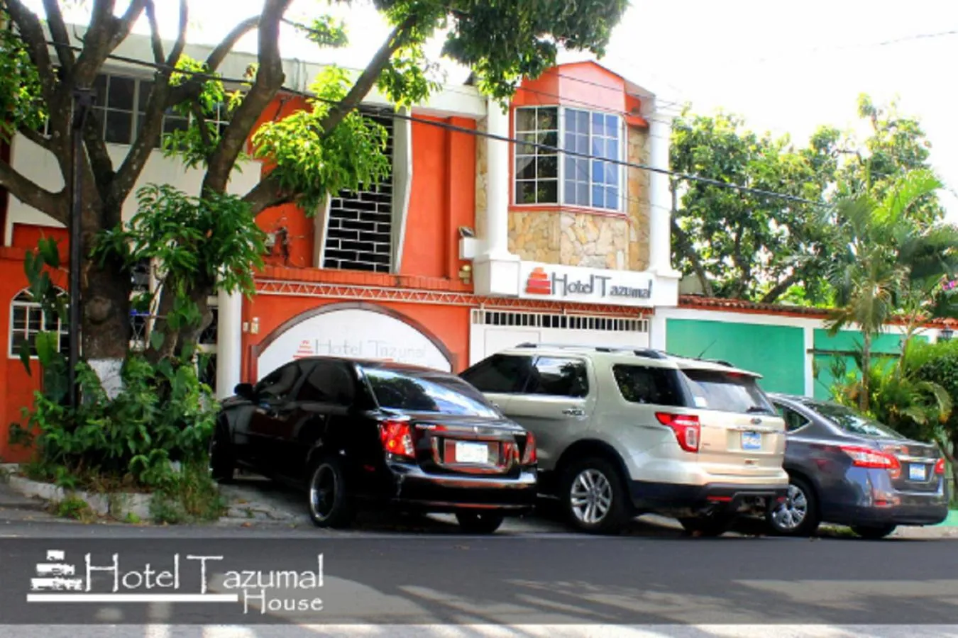 Facade/entrance in Hotel Tazumal House